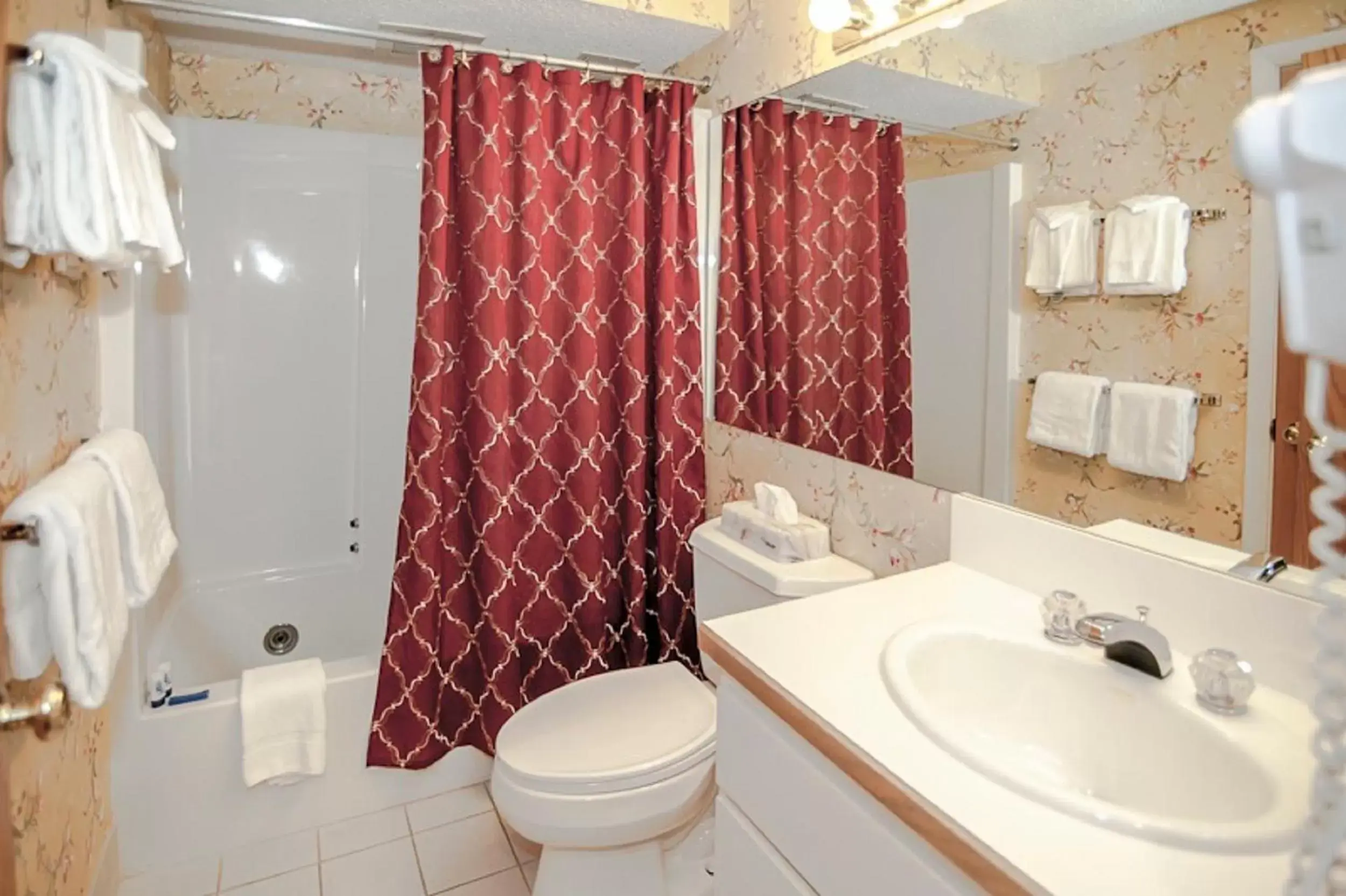 Queen Suite - Non-Smoking in Rivergreen Resort Queen Suite - Non-Smoking in Rivergreen Resort