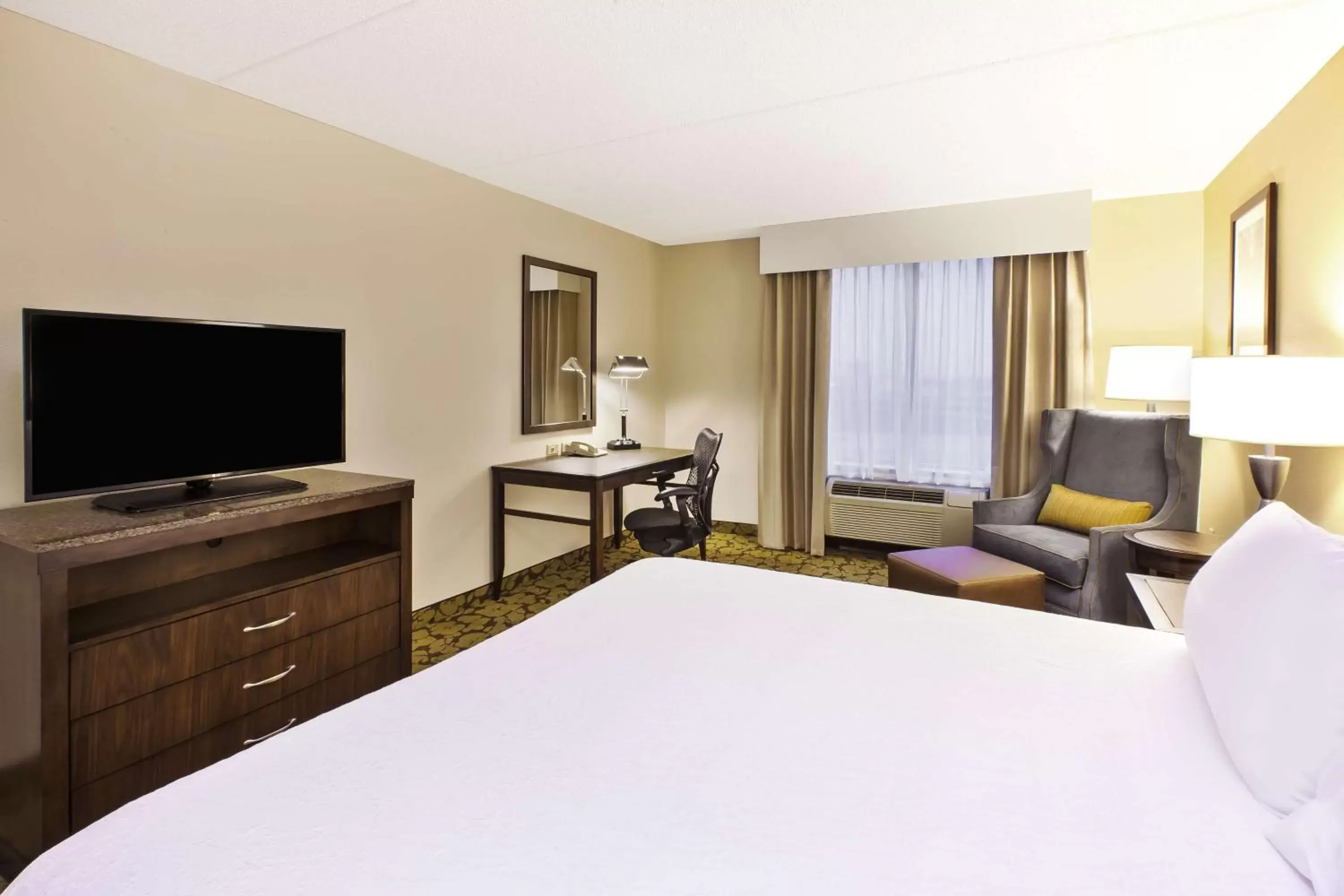 King Room - Disability Access/Bath Tub in Hilton Garden Inn Cleveland Downtown King Room - Disability Access/Bath Tub in Hilton Garden Inn Cleveland Downtown