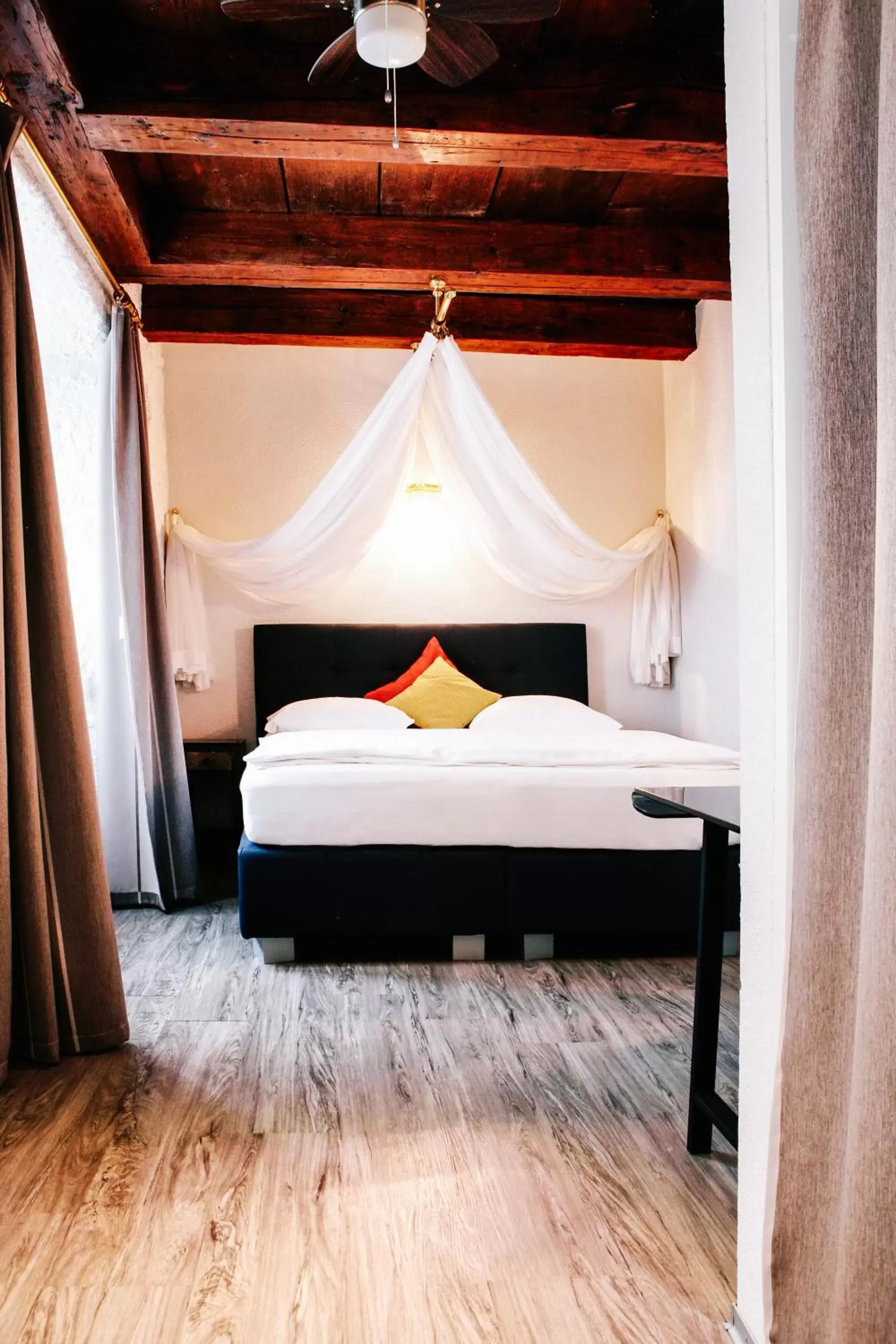 Superior Double Room - single occupancy in Hotel Murtenhof & Krone Superior Double Room - single occupancy in Hotel Murtenhof & Krone