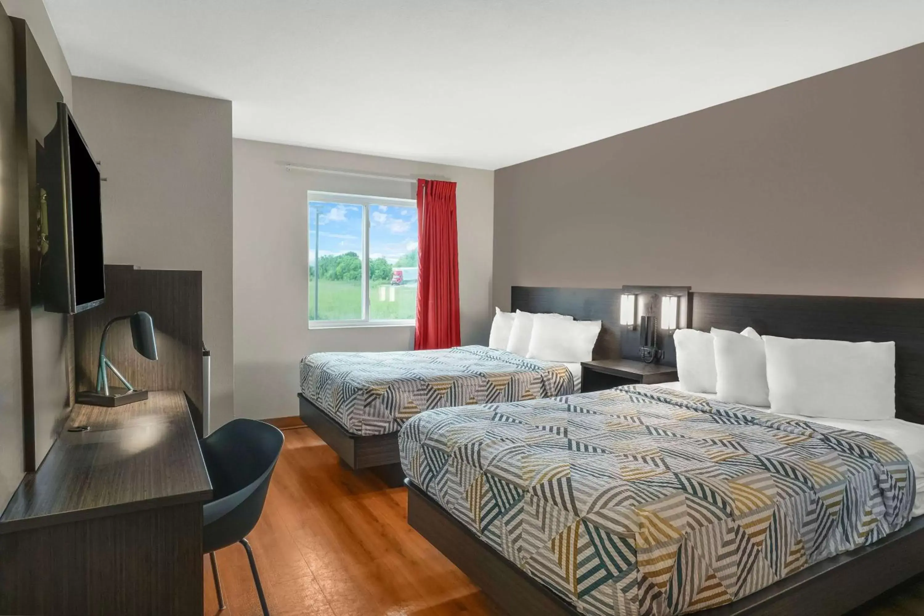 Deluxe Quadruple Room - Non-Smoking in Motel 6-Montgomery, AL - Airport Deluxe Quadruple Room - Non-Smoking in Motel 6-Montgomery, AL - Airport