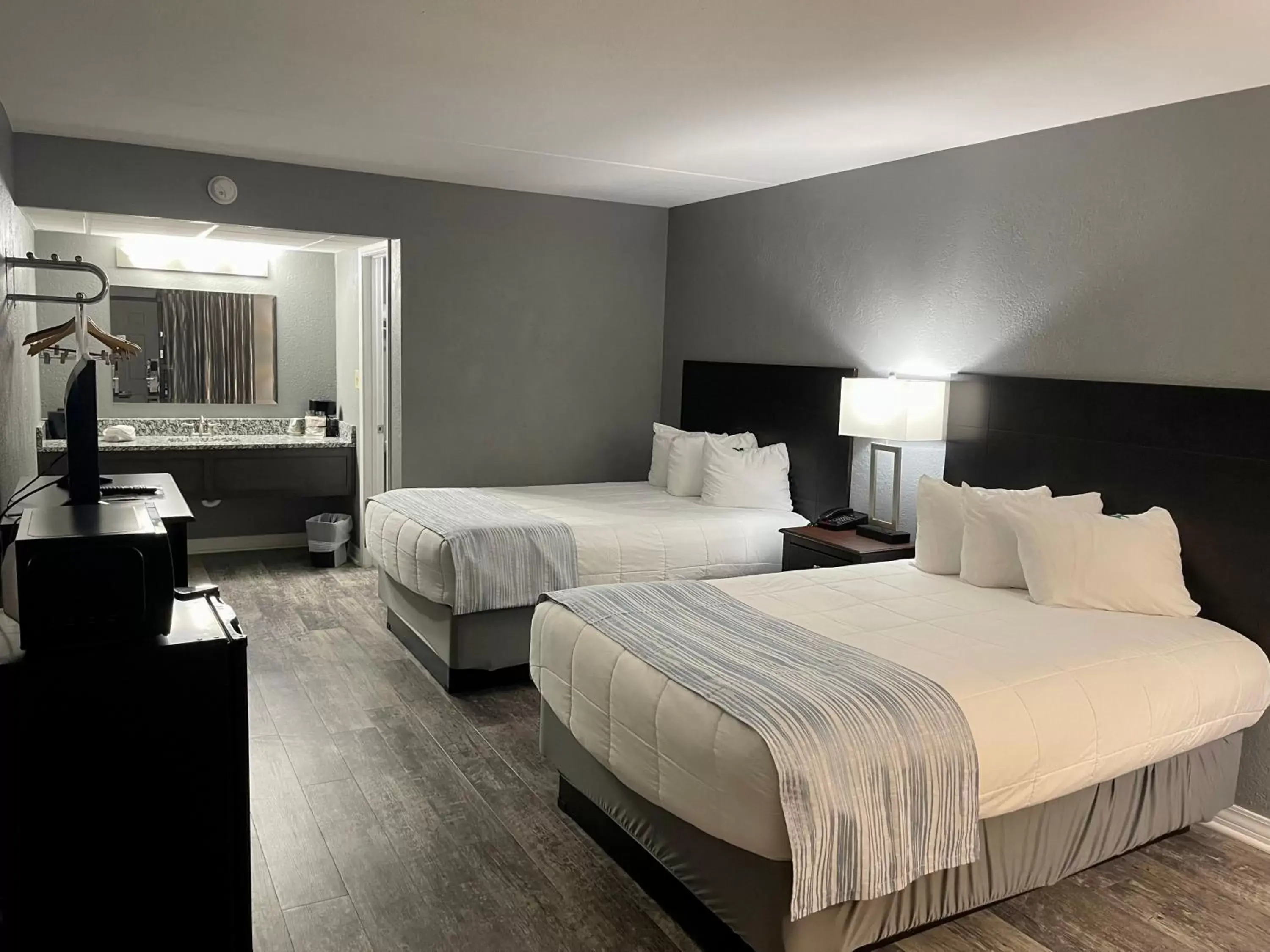 Double Room with Pool View in Lake Norfork Resort Double Room with Pool View in Lake Norfork Resort