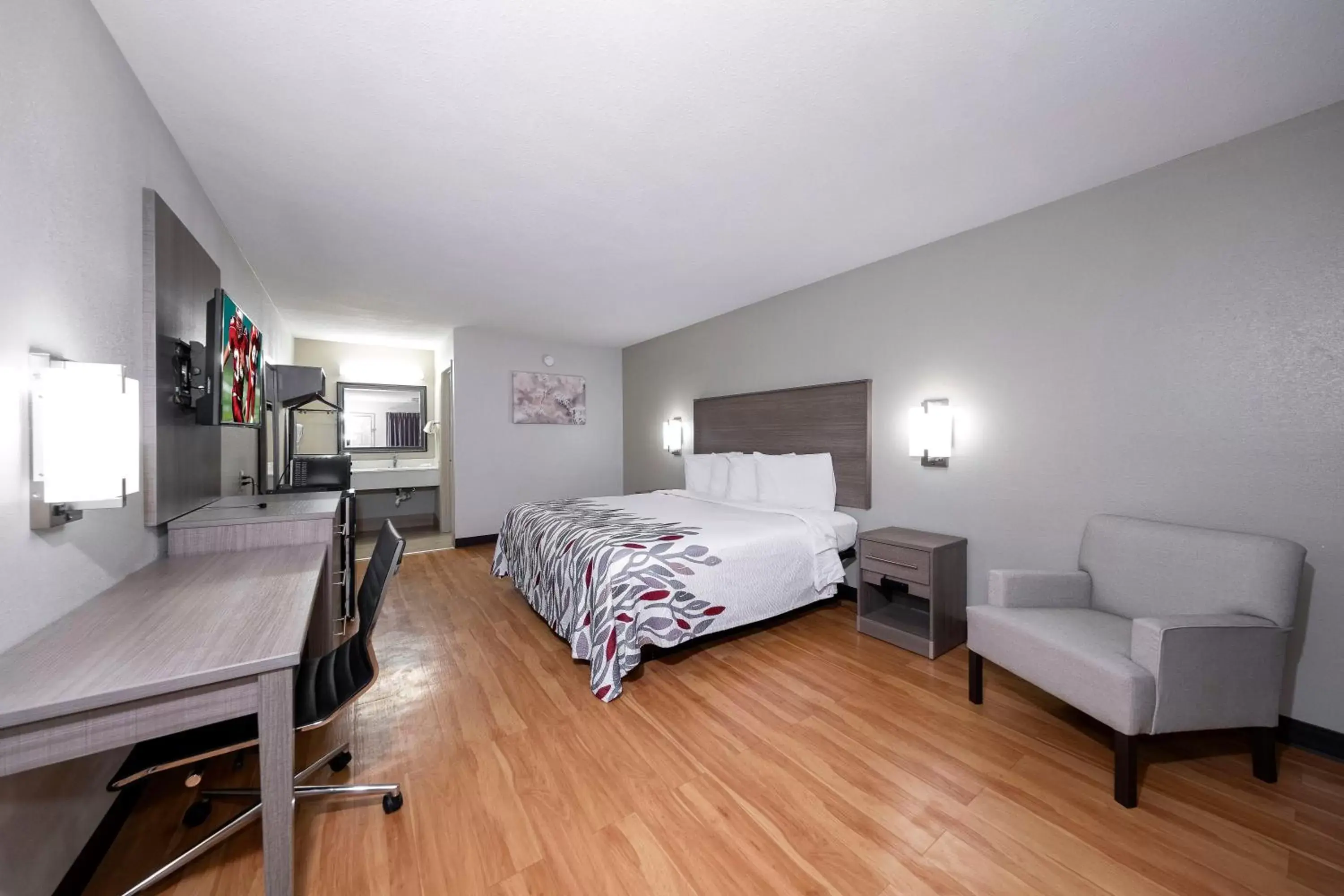 Deluxe King Room Smoke Free in Red Roof Inn Bay Minette Deluxe King Room Smoke Free in Red Roof Inn Bay Minette