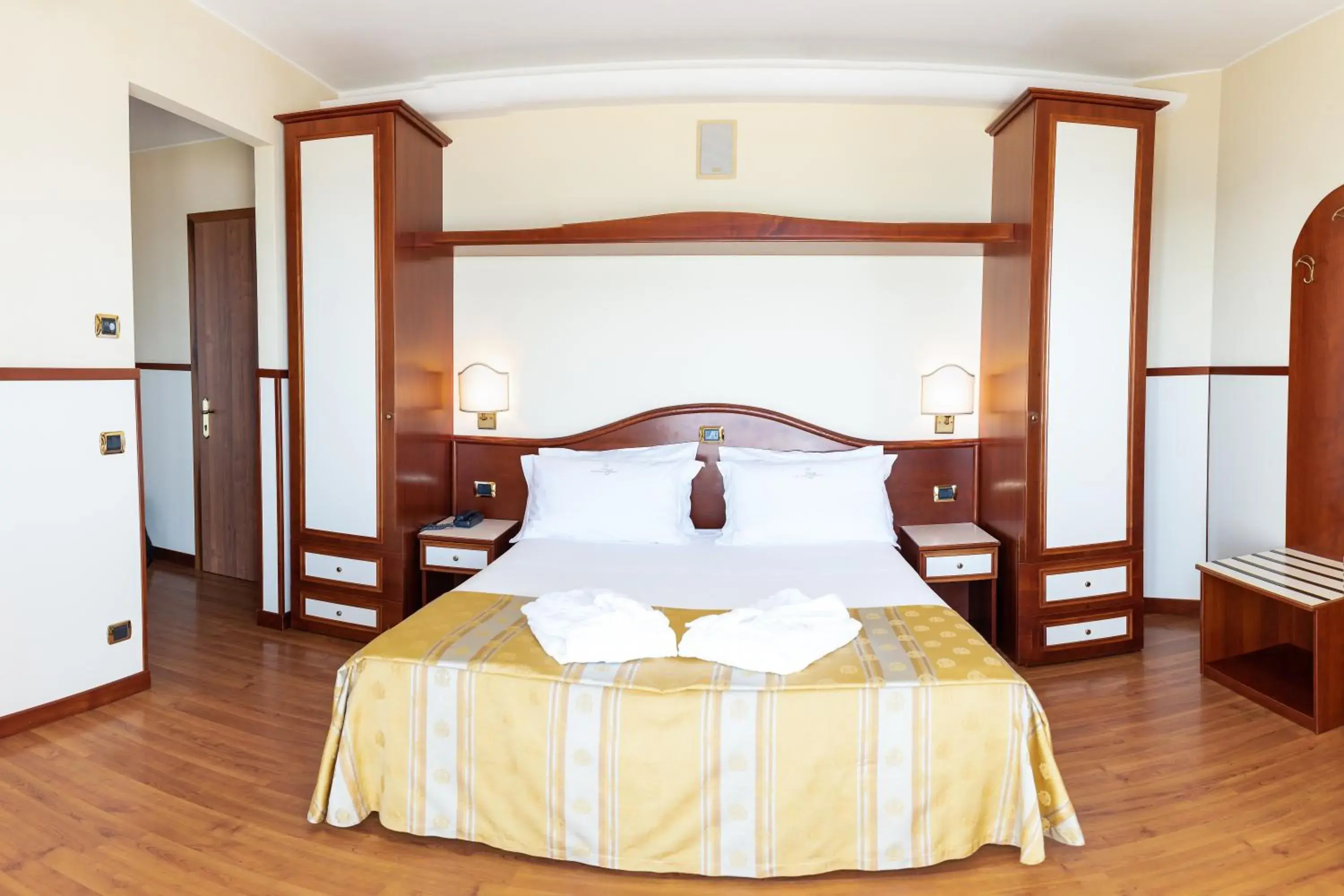 Double Room with Lateral Sea View in Hotels Vidi Miramare & Delfino Double Room with Lateral Sea View in Hotels Vidi Miramare & Delfino