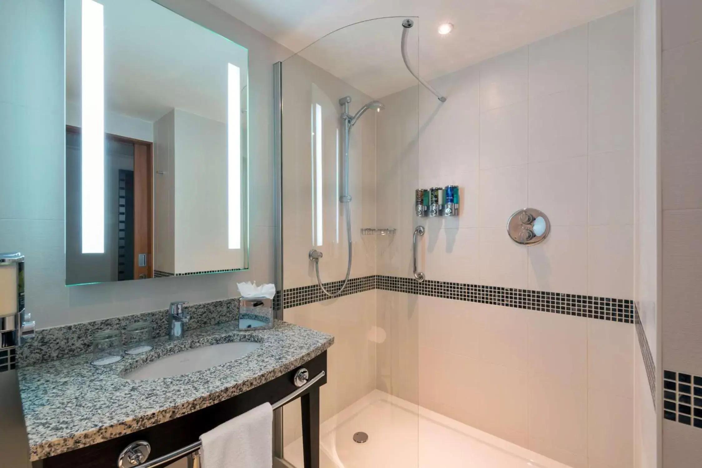 Queen Room with Sofa Bed in Hampton by Hilton Luton Airport Queen Room with Sofa Bed in Hampton by Hilton Luton Airport