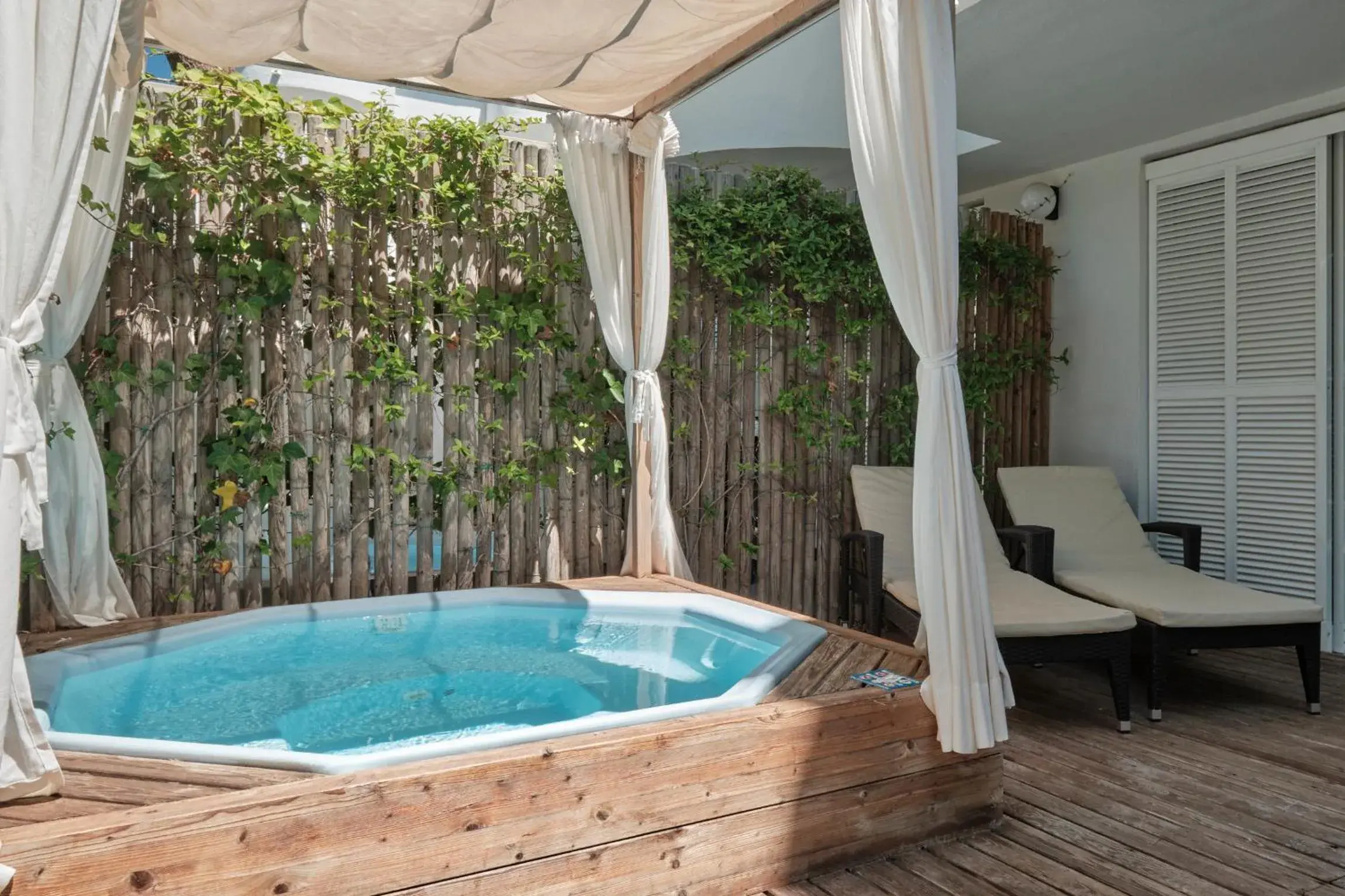 Deluxe One-Bedroom Apartment - single occupancy - Ground Floor in Prinsotel La Pineda Deluxe One-Bedroom Apartment - single occupancy - Ground Floor in Prinsotel La Pineda