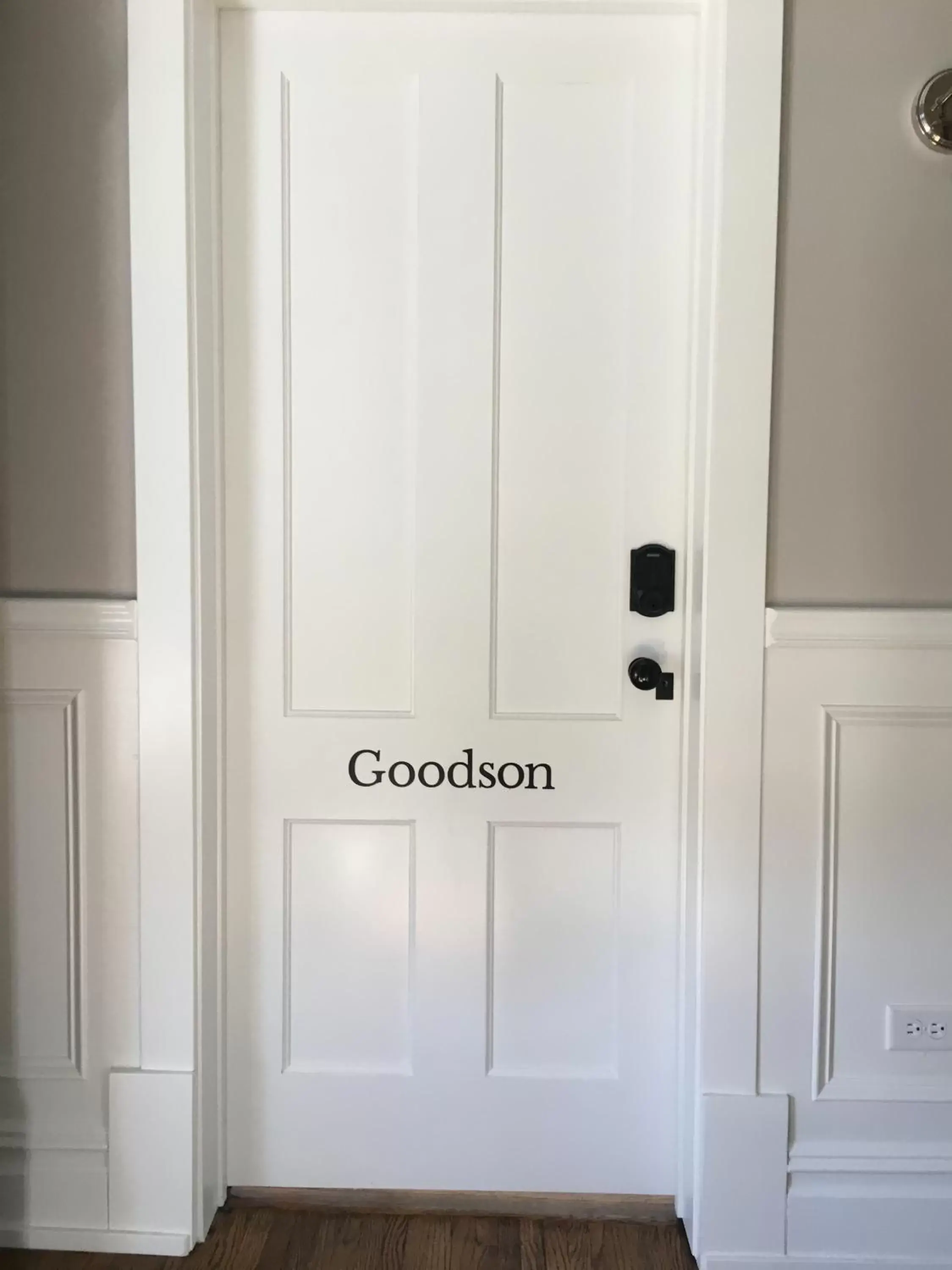 Queen Suite (Goodson) - single occupancy in The Plainfield Inn Queen Suite (Goodson) - single occupancy in The Plainfield Inn