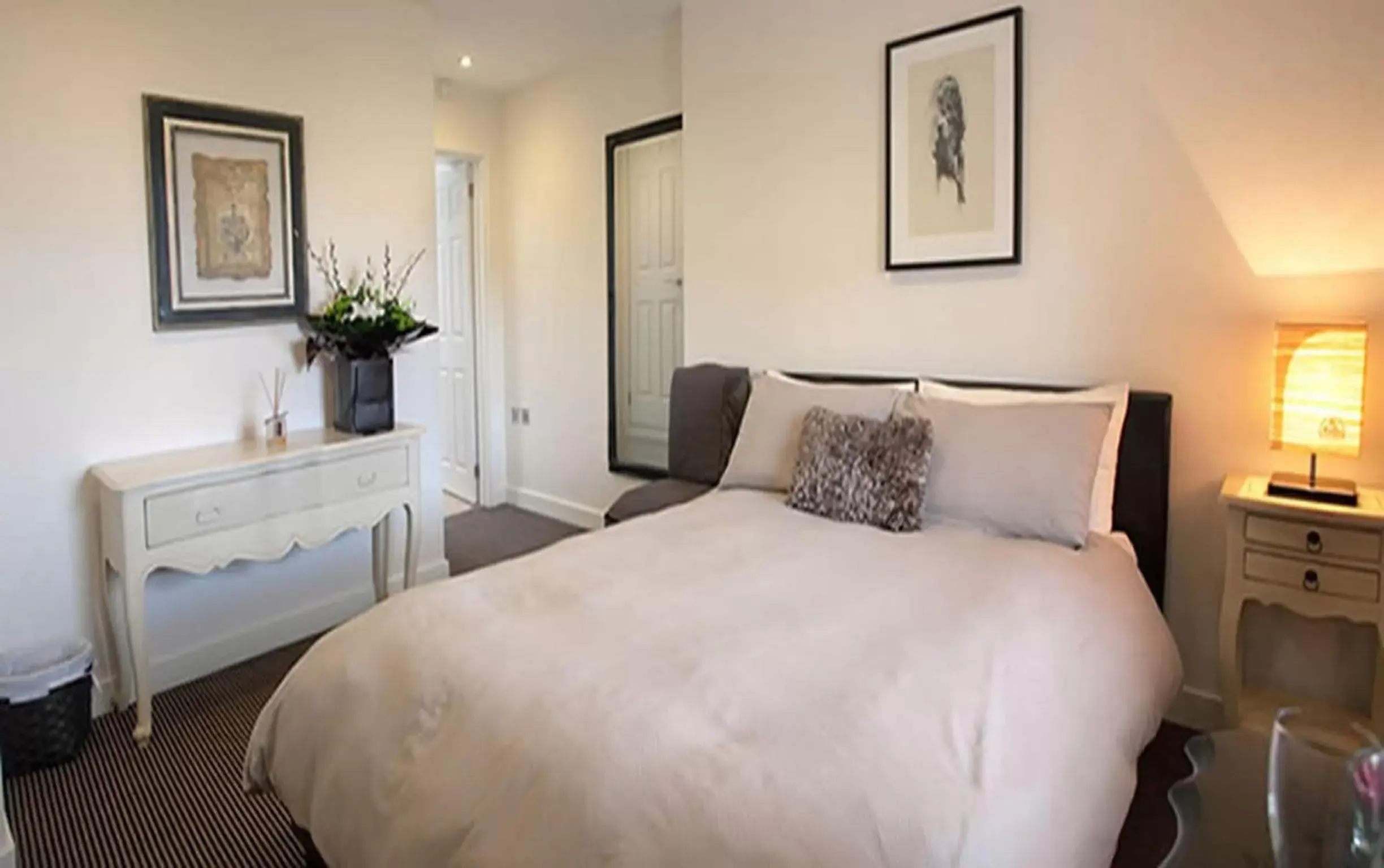 Executive One-Bedroom Apartment (2 Guests) in Smiths Hotel Executive One-Bedroom Apartment (2 Guests) in Smiths Hotel