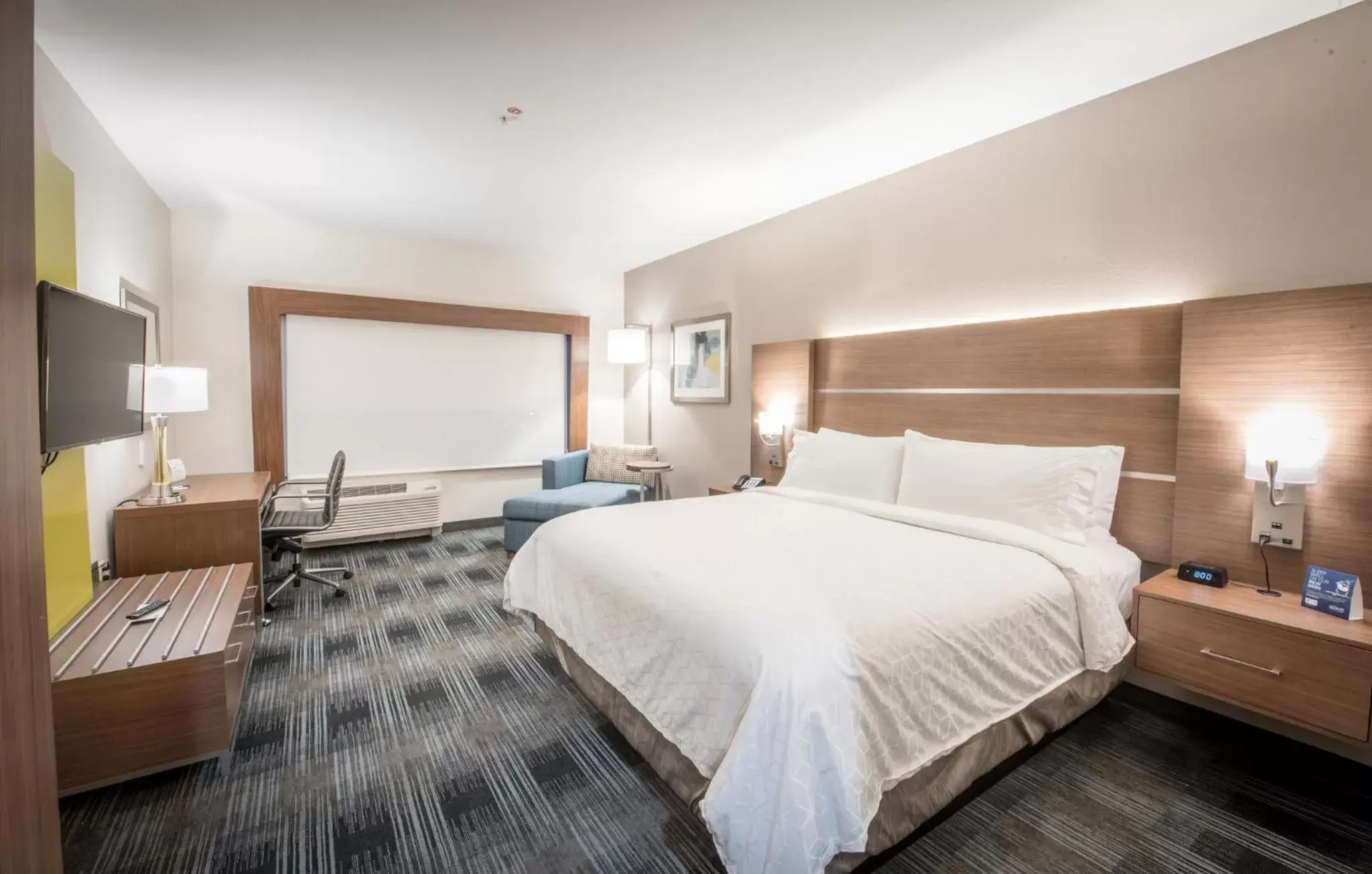 Standard King Room in Holiday Inn Express & Suites - Houston Westchase - Westheimer by IHG Standard King Room in Holiday Inn Express & Suites - Houston Westchase - Westheimer by IHG