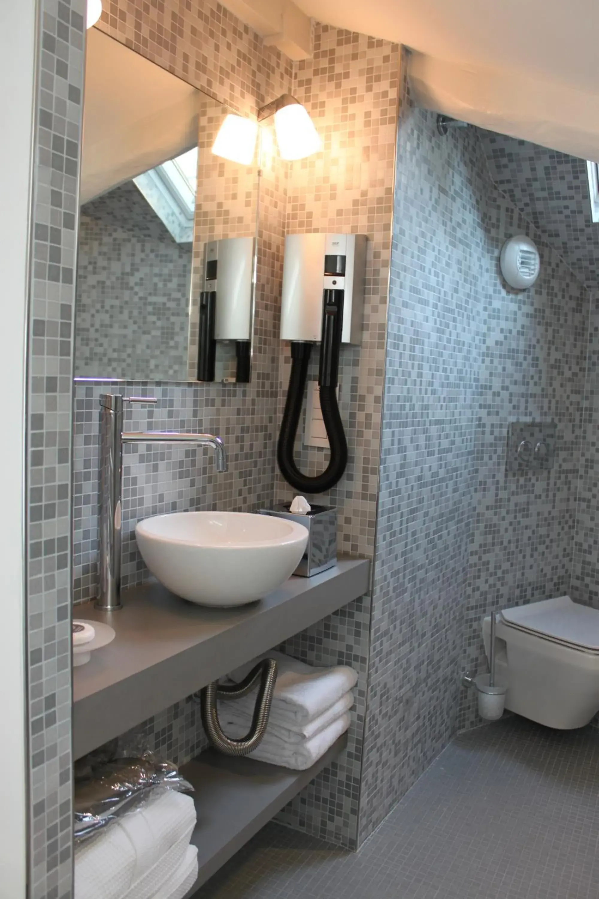 Two Connecting Classic Double Rooms in My Home In Paris Two Connecting Classic Double Rooms in My Home In Paris