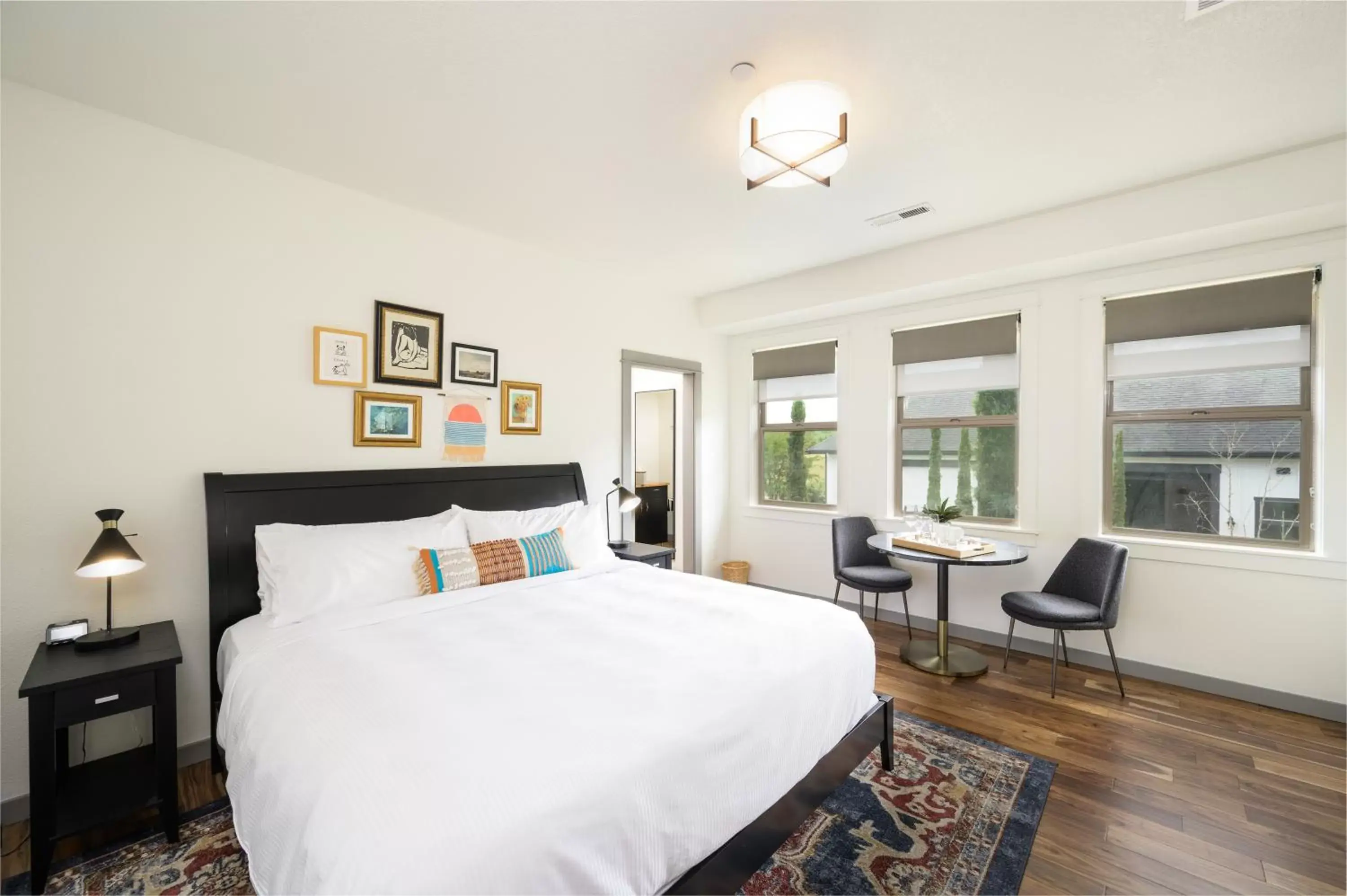 03 - Standard King Room in The Setting Inn Willamette Valley 03 - Standard King Room in The Setting Inn Willamette Valley