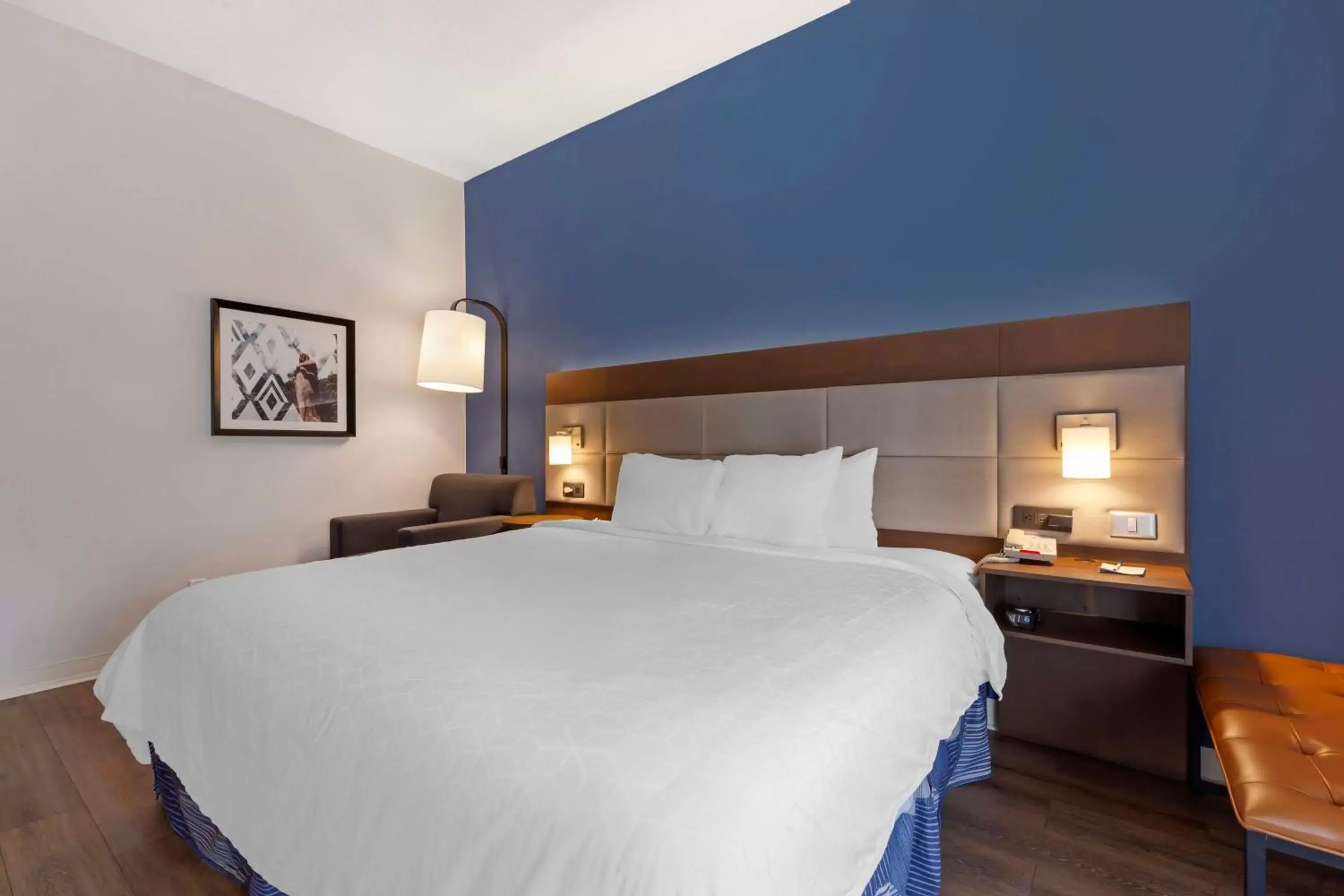 King Room with Mobility Accessible Tub in Best Western Sycamore Inn King Room with Mobility Accessible Tub in Best Western Sycamore Inn