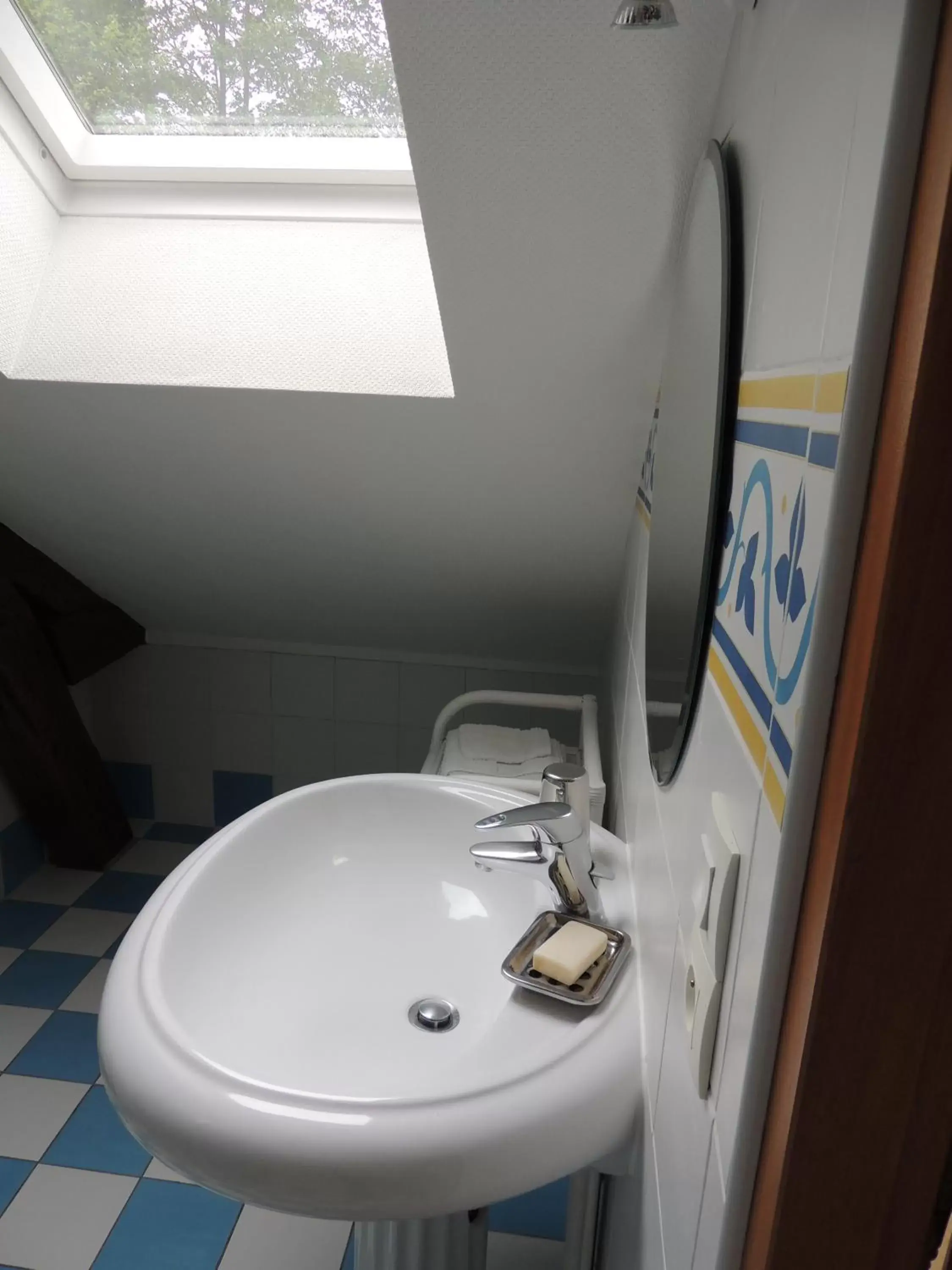 Double Room with Private Bathroom in Chambre d'hôtes de Charleval Double Room with Private Bathroom in Chambre d'hôtes de Charleval