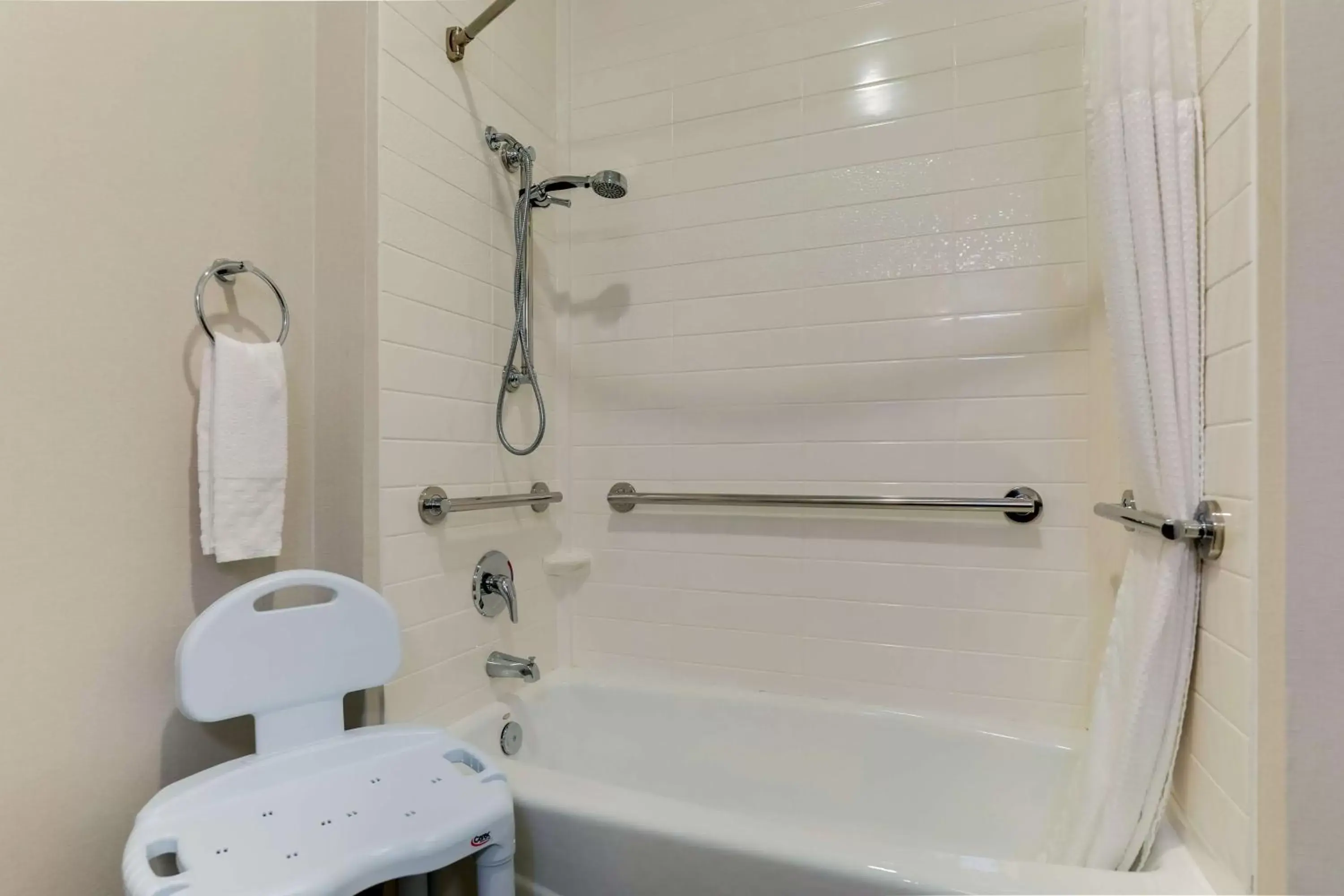 King Room with Mobility Accessible Tub in Best Western Plus Riata Hotel King Room with Mobility Accessible Tub in Best Western Plus Riata Hotel