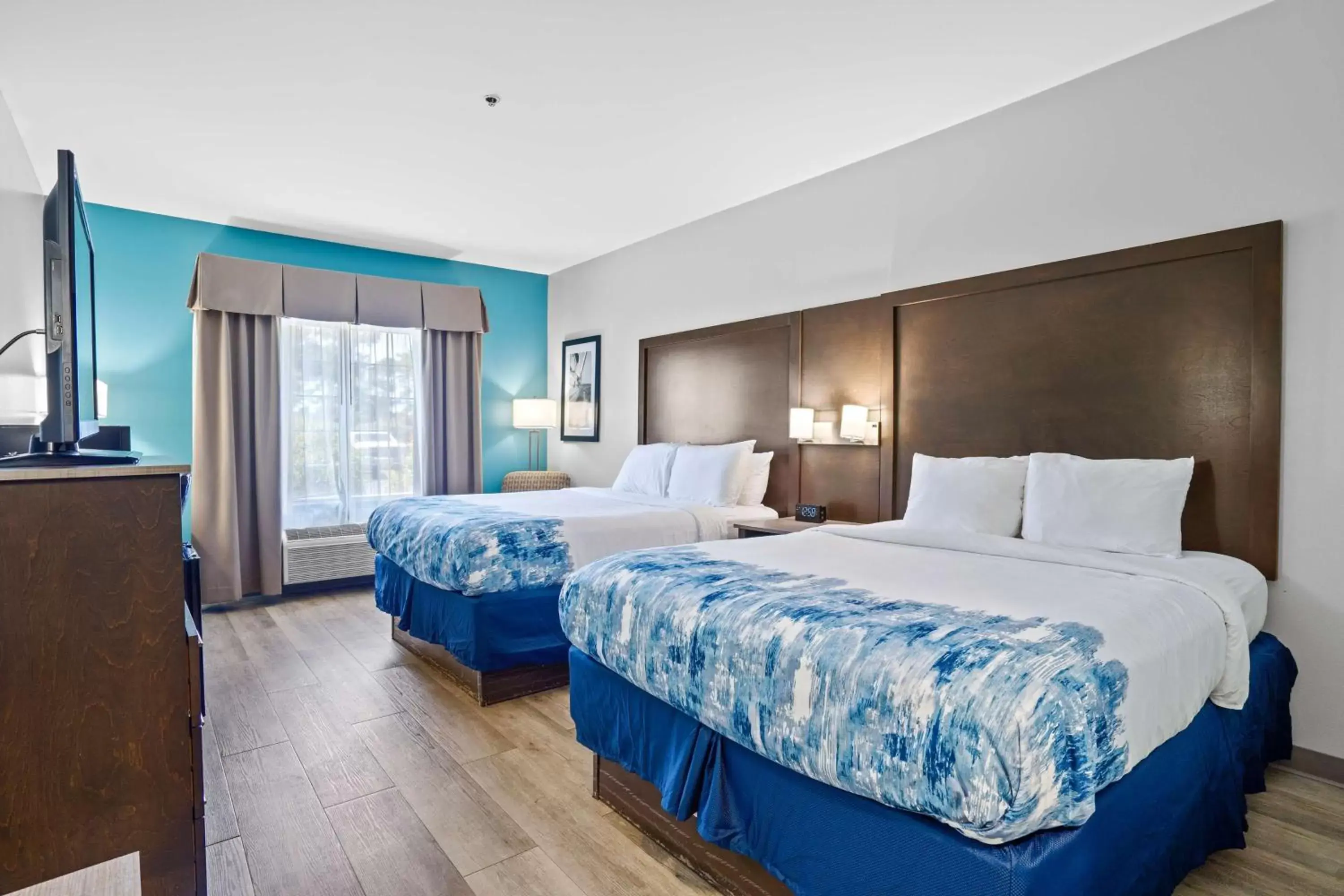 Queen Room with Two Queen Beds - Pet-Friendly/Non-Smoking in Blue Water Inn & Suites BW Signature Collection Queen Room with Two Queen Beds - Pet-Friendly/Non-Smoking in Blue Water Inn & Suites BW Signature Collection