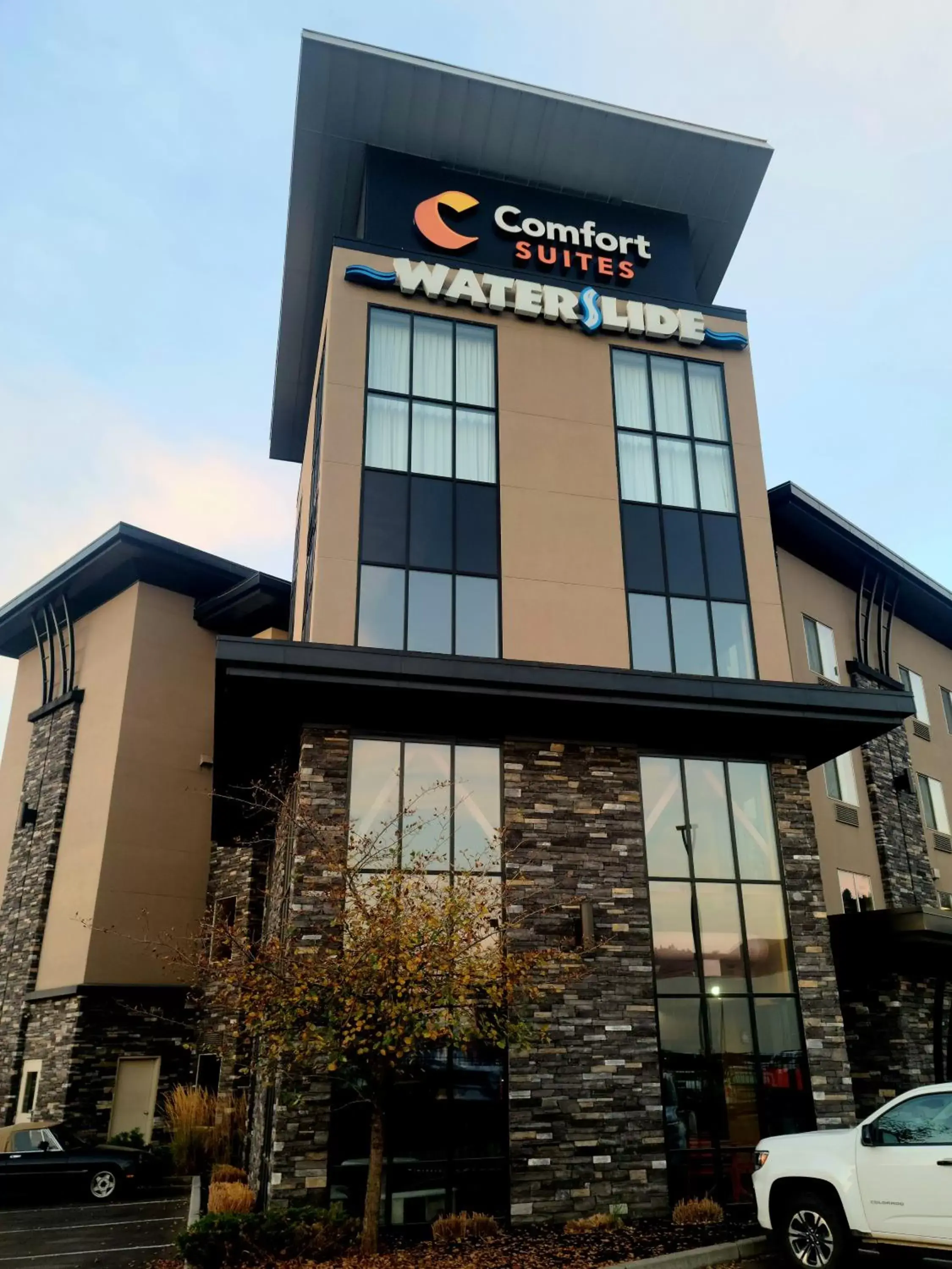 Comfort Suites Kelowna Comfort Suites Kelowna