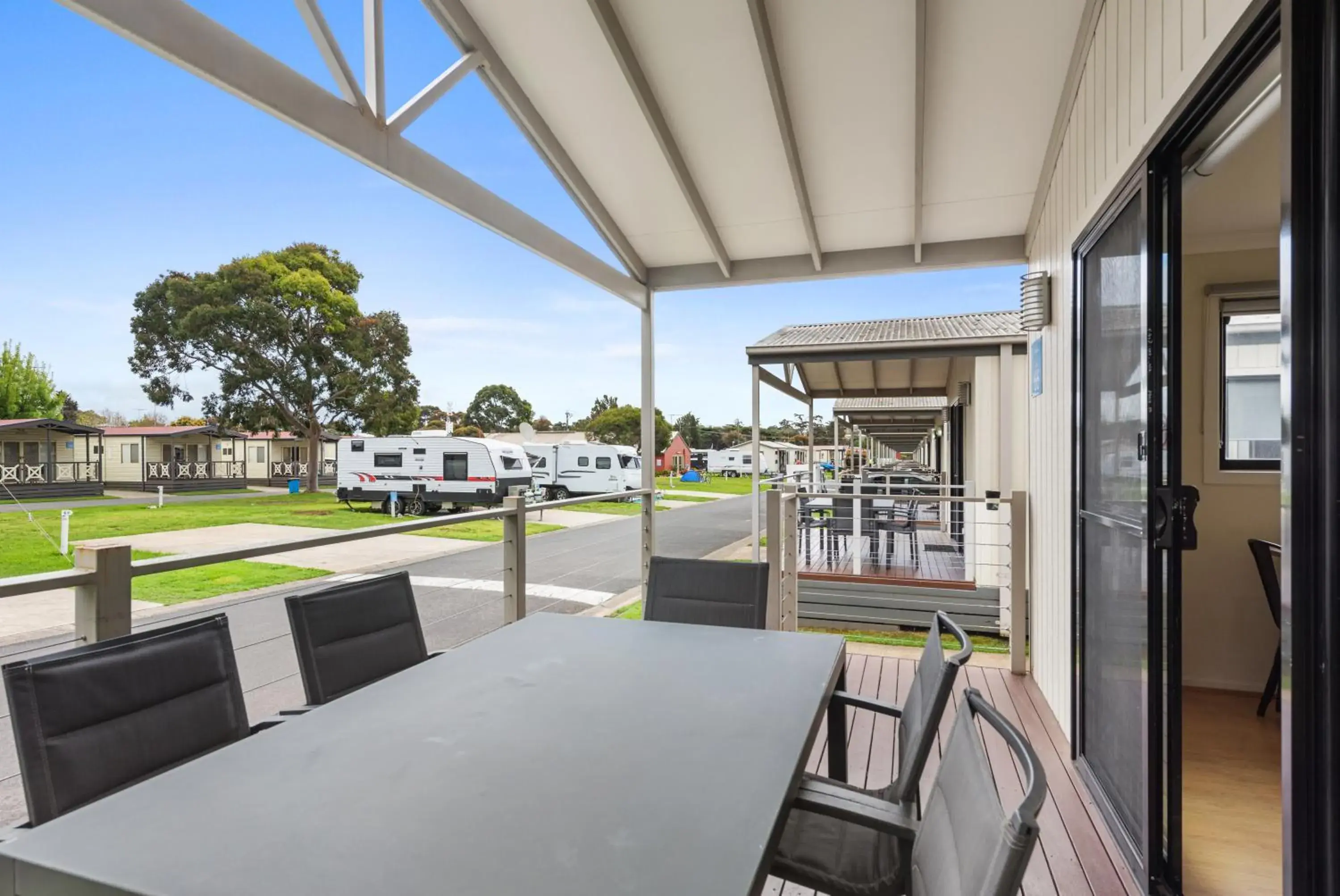 Deluxe 2 Bedroom Cabin - Sleeps 5 in Discovery Parks - Geelong Deluxe 2 Bedroom Cabin - Sleeps 5 in Discovery Parks - Geelong