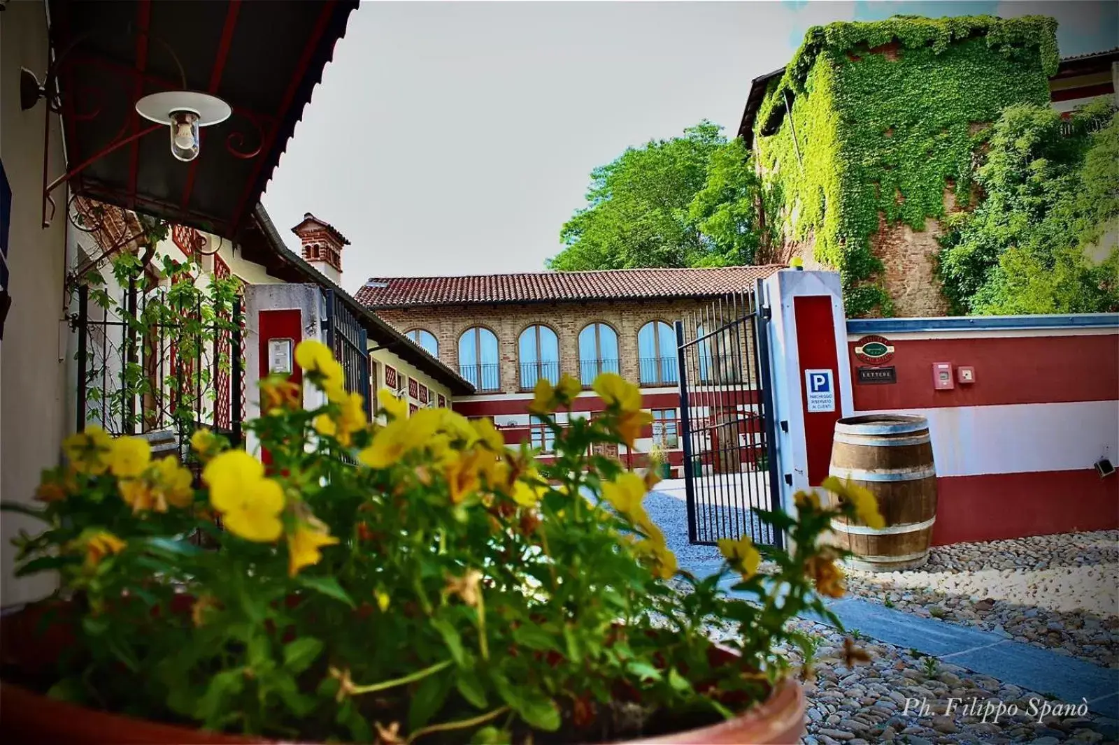 Foresteria Ristorante Conti Roero Foresteria Ristorante Conti Roero