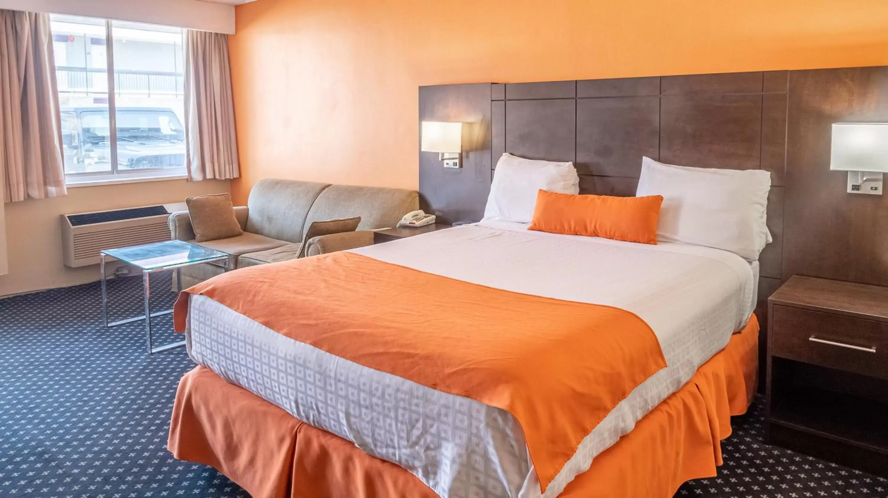 Queen Room - Non-Smoking in Knights Inn North Bay Queen Room - Non-Smoking in Knights Inn North Bay