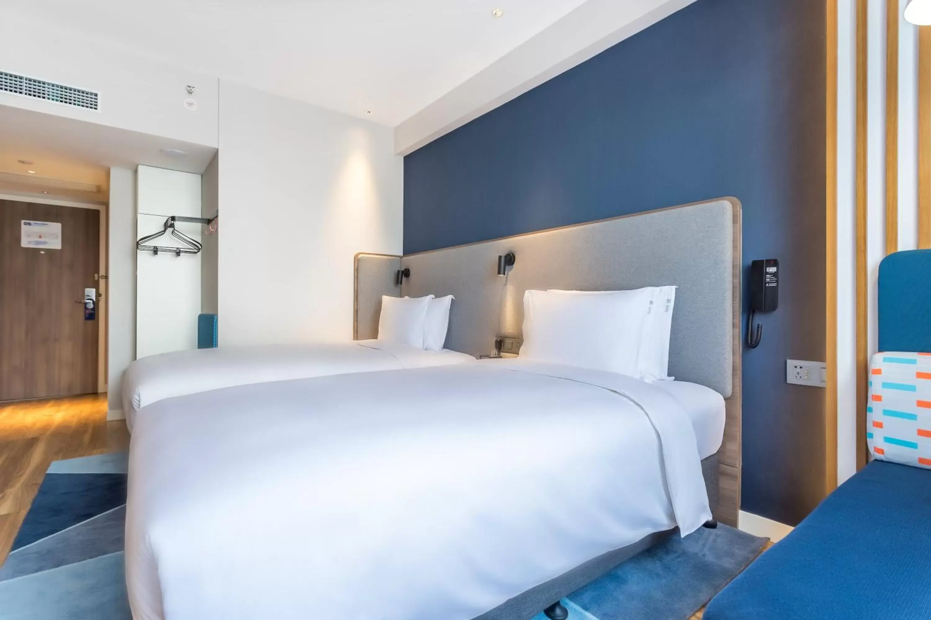 Double Room with Two Double Beds - Non-Smoking in Holiday Inn Express Xi'an Ancient Town West, an IHG Hotel Double Room with Two Double Beds - Non-Smoking in Holiday Inn Express Xi'an Ancient Town West, an IHG Hotel