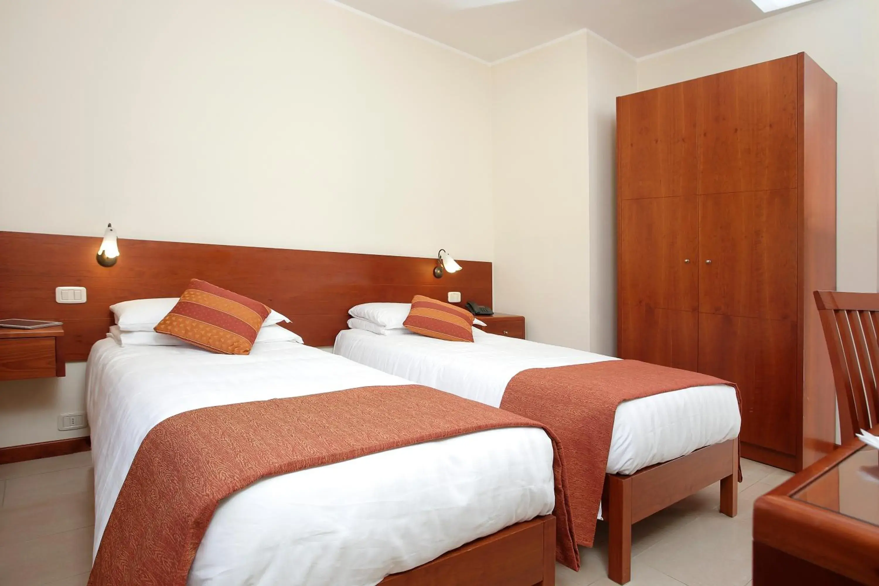 Standard Twin Room in Hotel Michelangelo Standard Twin Room in Hotel Michelangelo