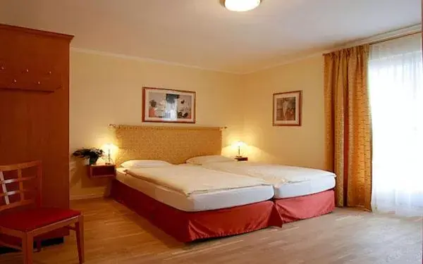 Superior Double Room with Terrace and Lake View in Hotel Garni Golf Superior Double Room with Terrace and Lake View in Hotel Garni Golf