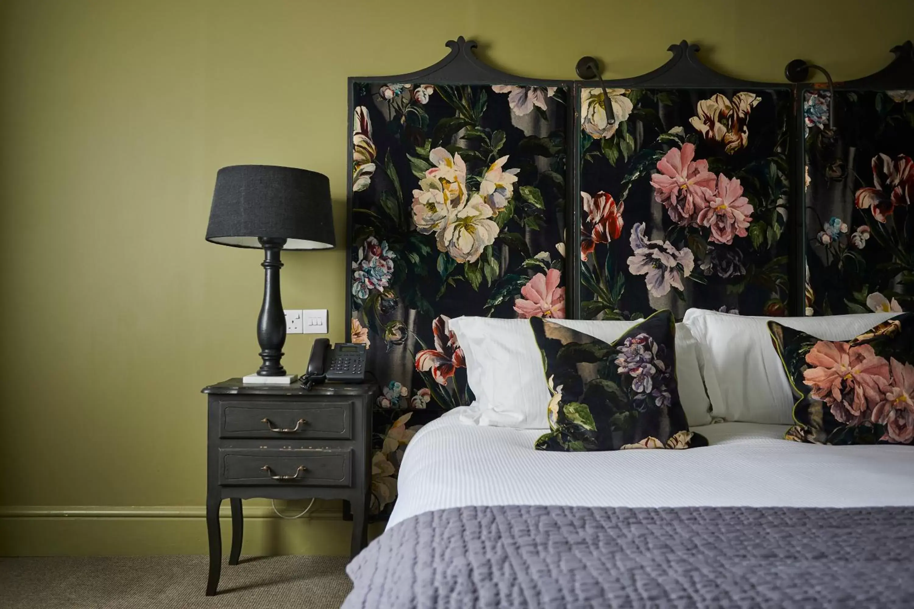 Deluxe Queen Room in The King's Arms Deluxe Queen Room in The King's Arms