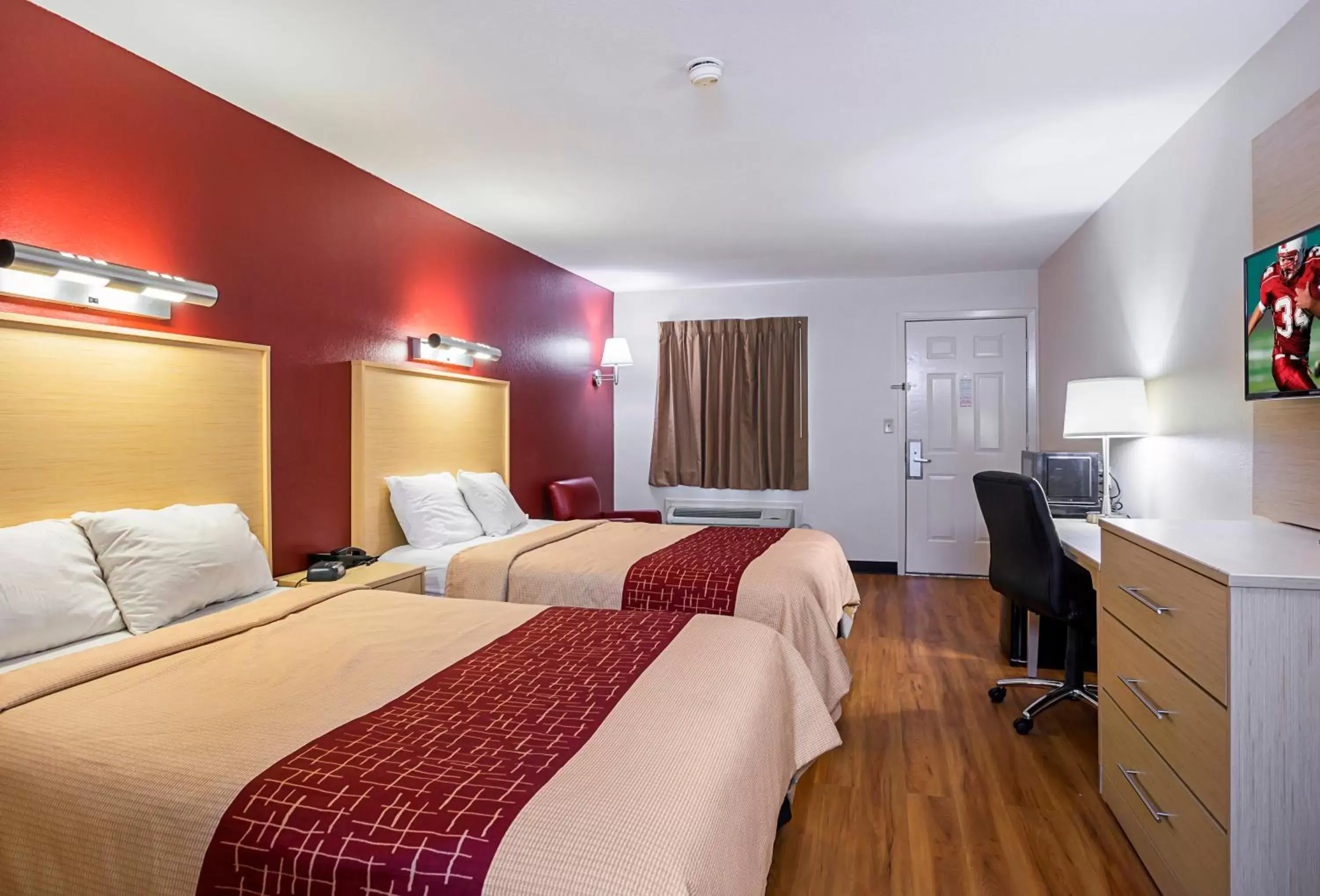 Standard Room with Two Double Beds Smoking in Red Roof Inn West Memphis, AR Standard Room with Two Double Beds Smoking in Red Roof Inn West Memphis, AR