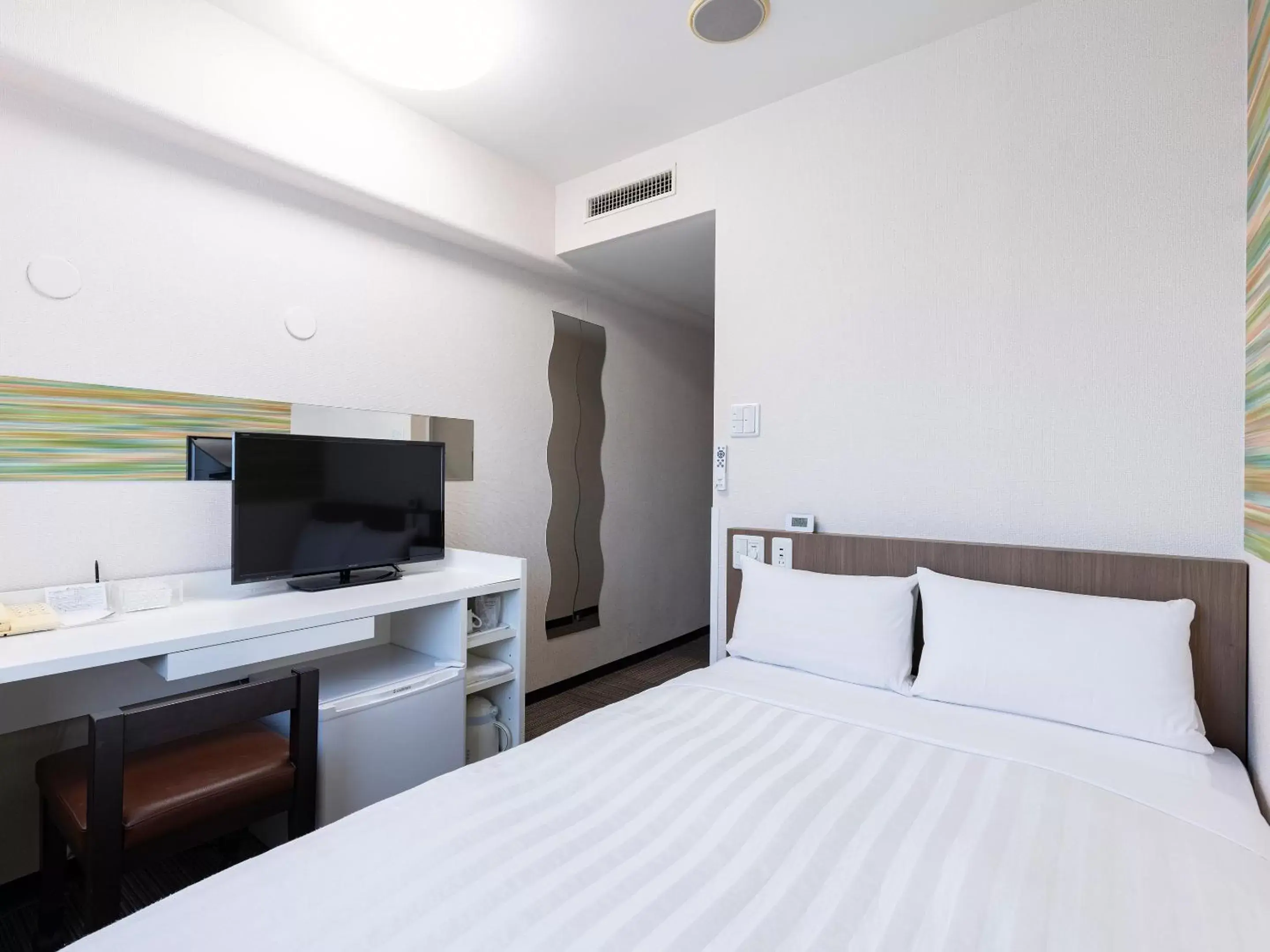 Double Room with Small Double Bed - single occupancy - Non-Smoking in KOKO STAY Shimonoseki - formerly Hotel Wing International Shimonoseki Double Room with Small Double Bed - single occupancy - Non-Smoking in KOKO STAY Shimonoseki - formerly Hotel Wing International Shimonoseki