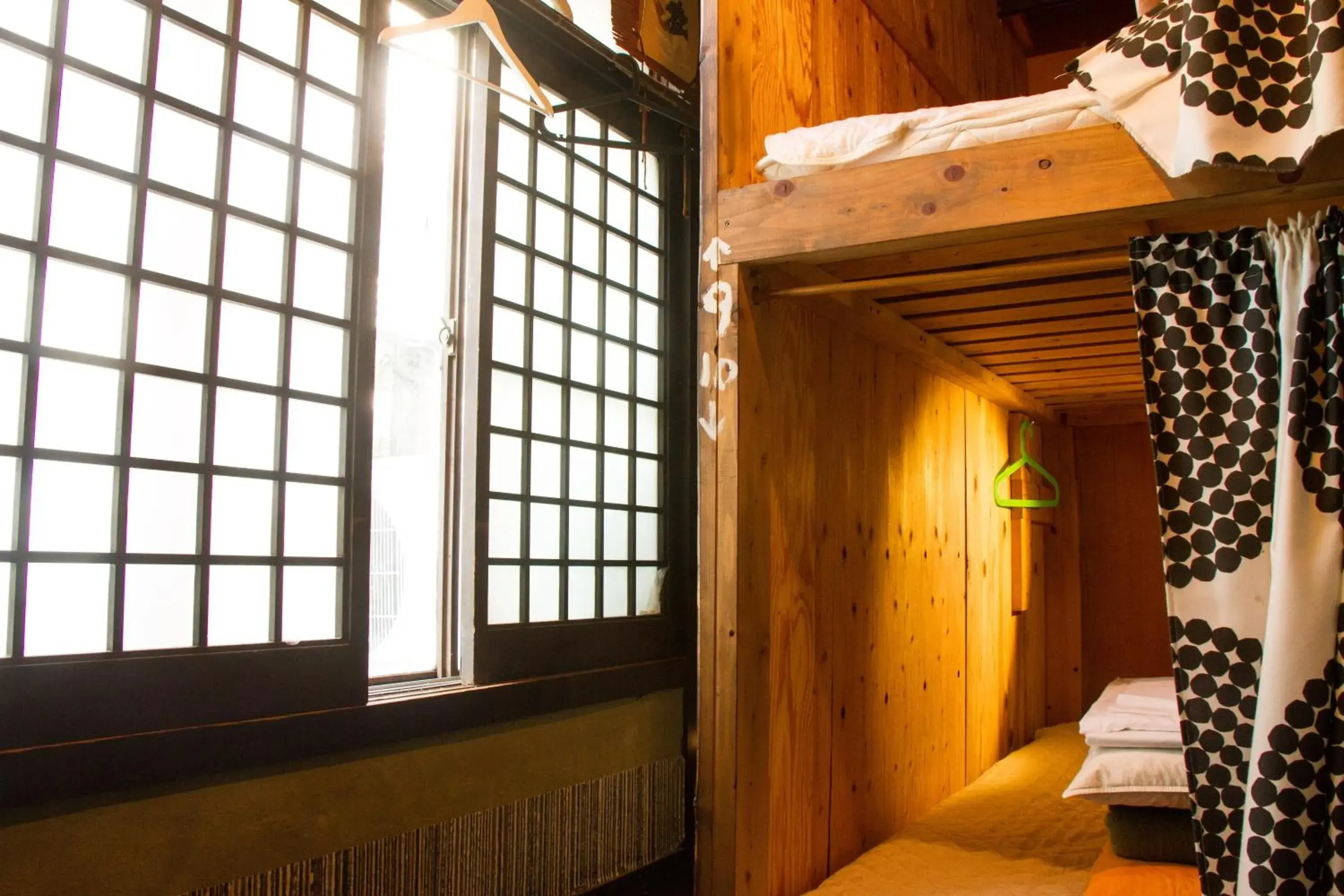 Bed in 11-Bed Mixed Dormitory Room in Hostel Nakamura Kobe Bed in 11-Bed Mixed Dormitory Room in Hostel Nakamura Kobe