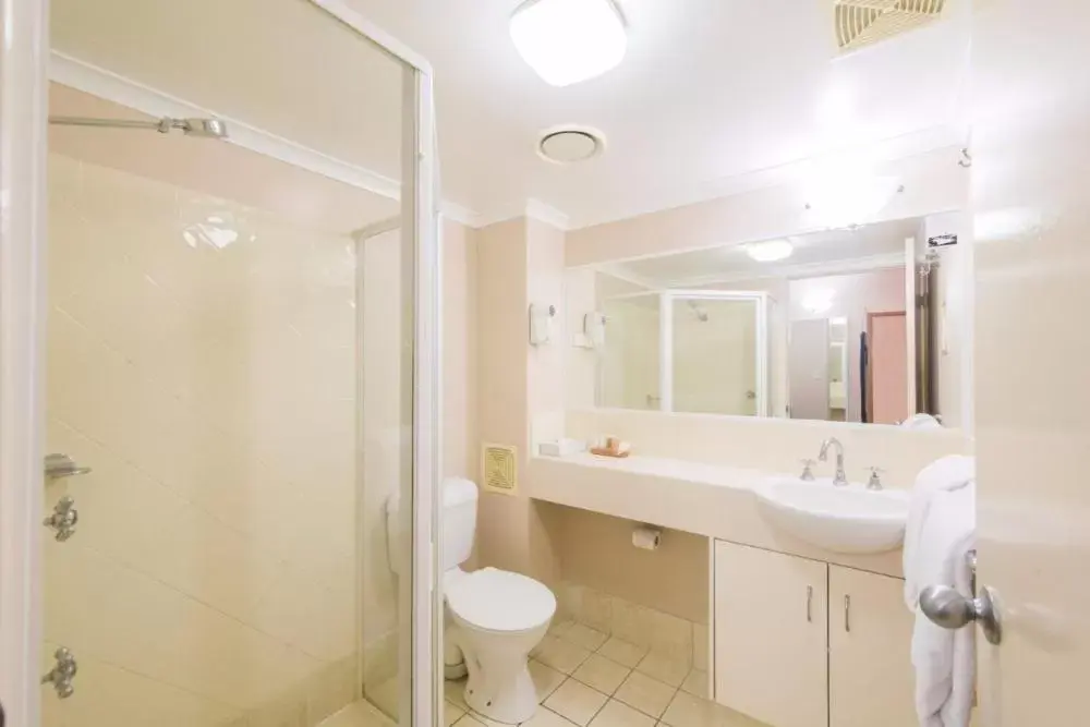 Deluxe King Studio in Harbour Sails Motor Inn Deluxe King Studio in Harbour Sails Motor Inn