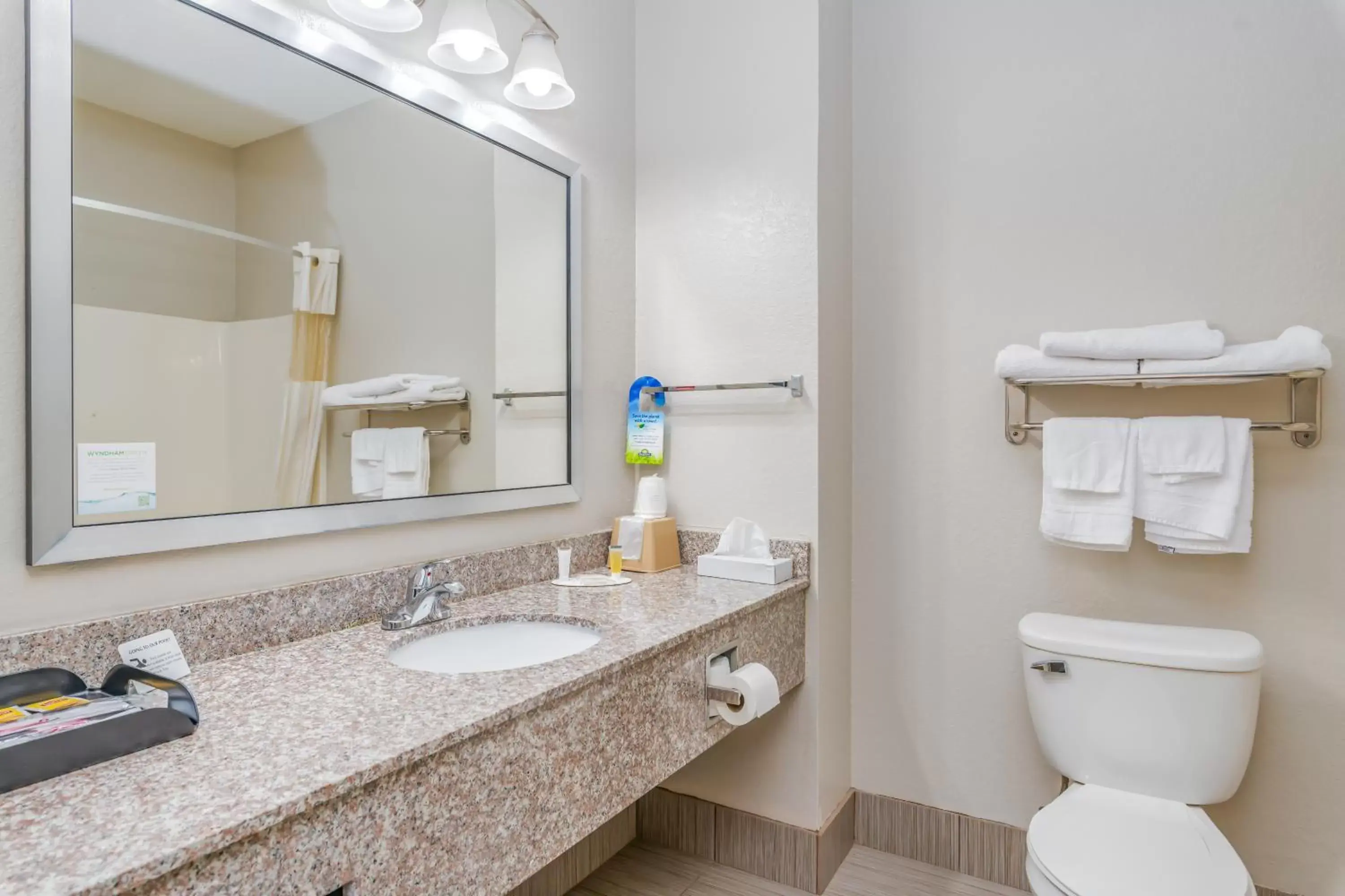 King Suite - Non-Smoking in Days Inn & Suites by Wyndham Prattville-Montgomery King Suite - Non-Smoking in Days Inn & Suites by Wyndham Prattville-Montgomery