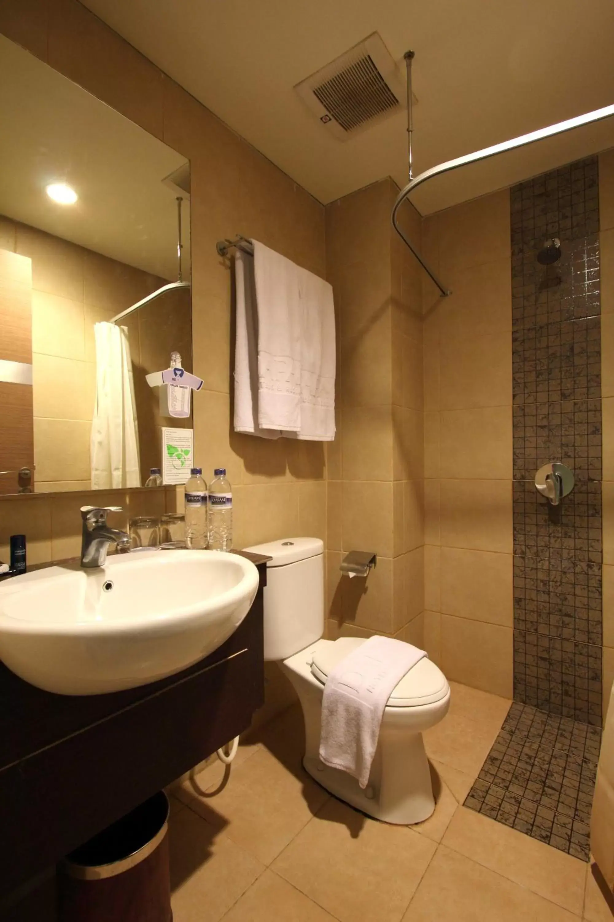 Executive Double or Twin Room in Dafam Hotel Cilacap Executive Double or Twin Room in Dafam Hotel Cilacap