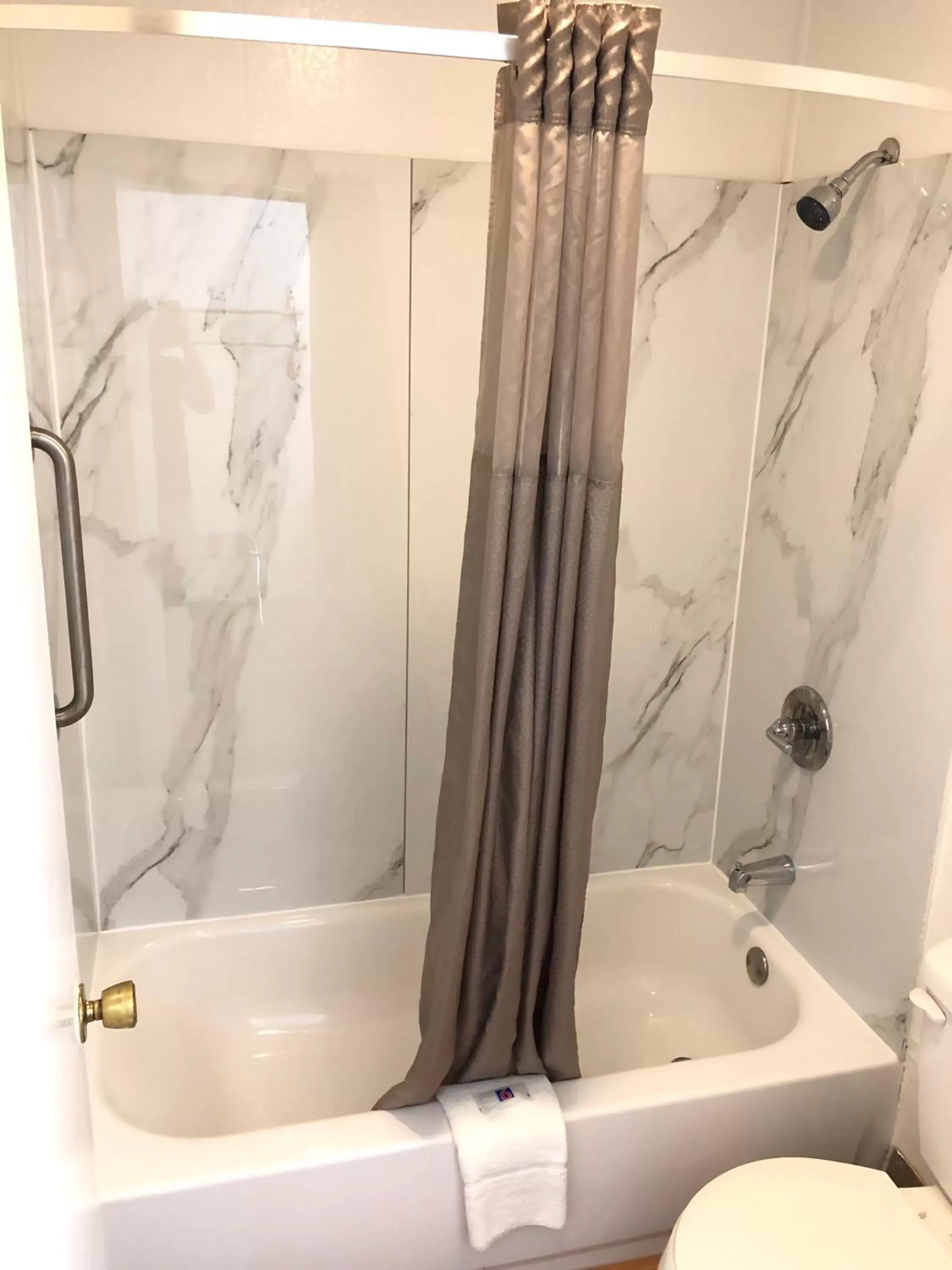 Deluxe King Room - single occupancy - Non-Smoking in Motel 6-Parkersburg, WV Deluxe King Room - single occupancy - Non-Smoking in Motel 6-Parkersburg, WV