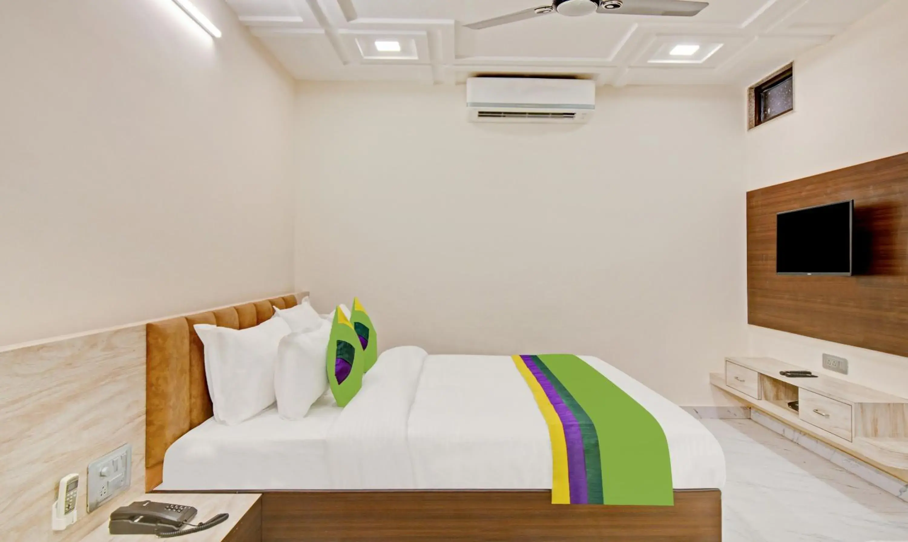 Superior Double Room in Treebo Paras Raj Near City Palace Superior Double Room in Treebo Paras Raj Near City Palace