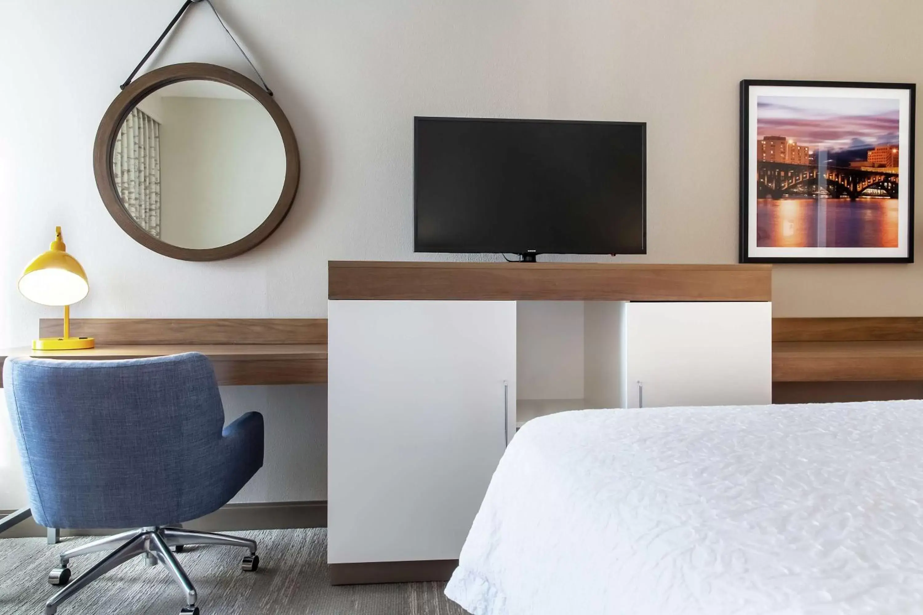 Queen Room with Two Queen Beds - Hearing Access in Hampton Inn Rockford Queen Room with Two Queen Beds - Hearing Access in Hampton Inn Rockford