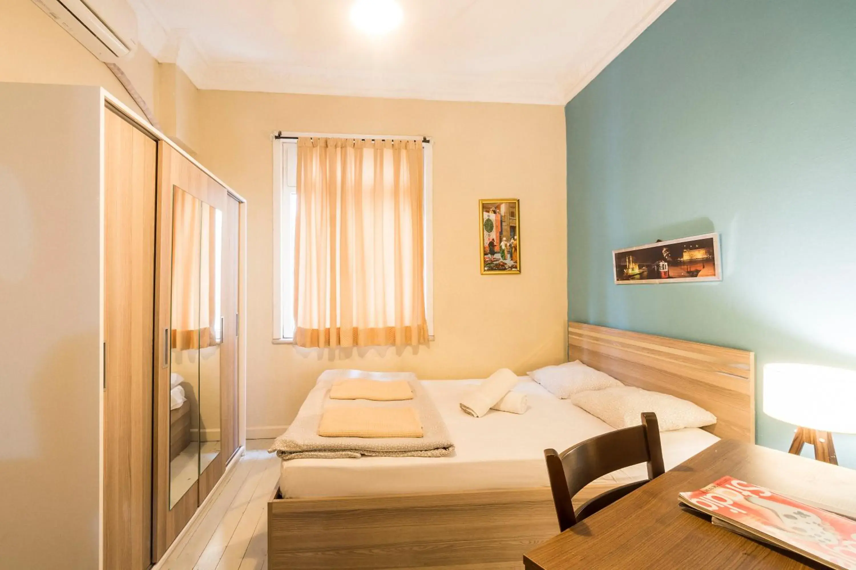 Double Room with Shared Bathroom in Levanten Hostel Double Room with Shared Bathroom in Levanten Hostel