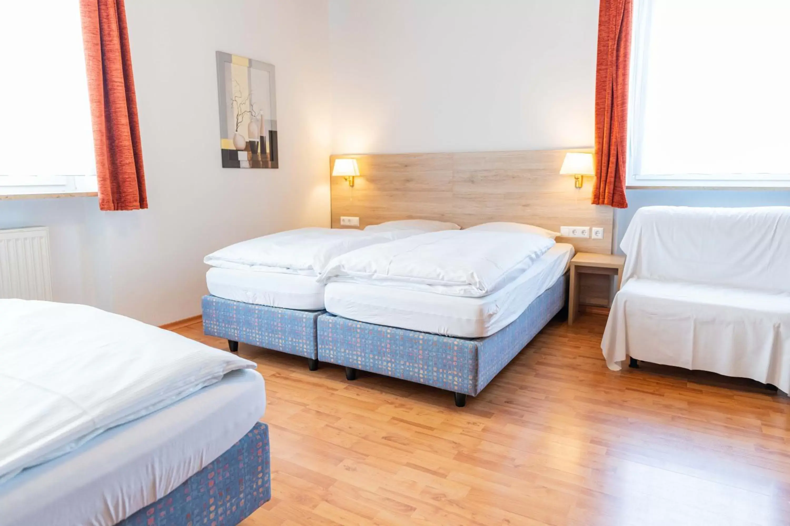 Economy Triple Room - single occupancy in Hotel am Römerplatz Economy Triple Room - single occupancy in Hotel am Römerplatz