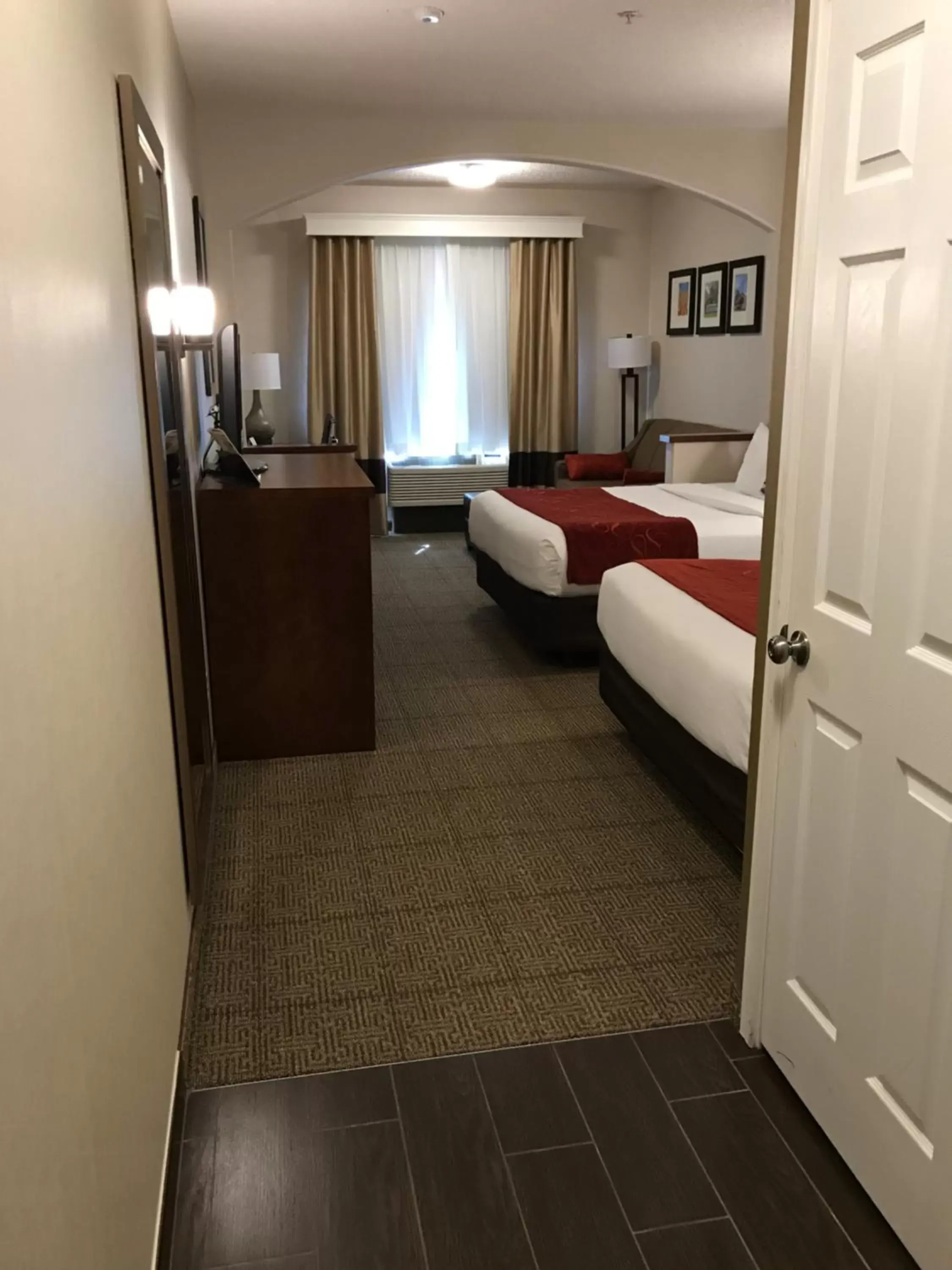 Queen Suite with Two Queen Beds - Non-Smoking in Comfort Suites Near Six Flags Magic Mountain Queen Suite with Two Queen Beds - Non-Smoking in Comfort Suites Near Six Flags Magic Mountain