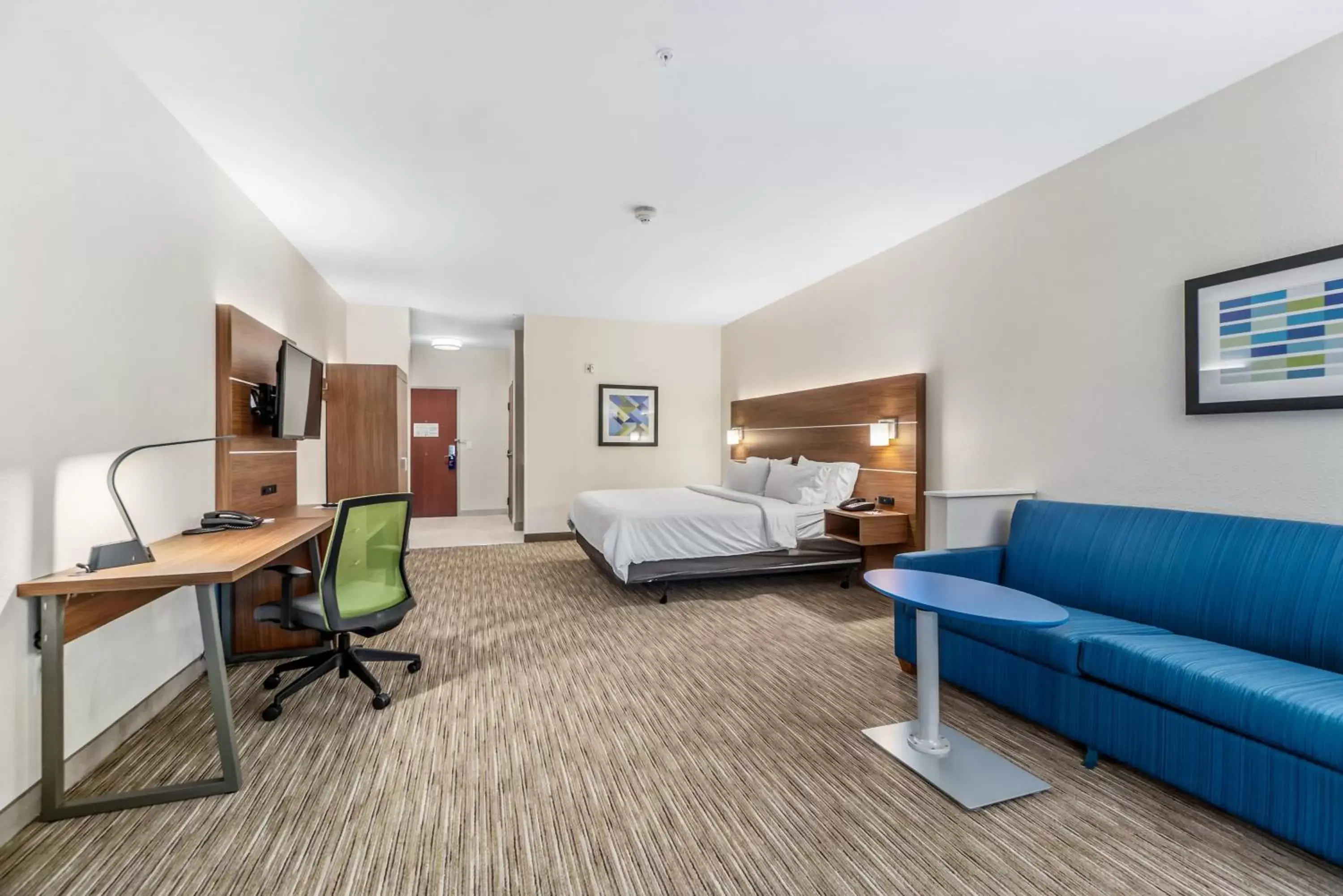 Suite with Mobility Accessible Tub - Non-Smoking in Holiday Inn Express & Suites Van Buren-Fort Smith Area, an IHG Hotel Suite with Mobility Accessible Tub - Non-Smoking in Holiday Inn Express & Suites Van Buren-Fort Smith Area, an IHG Hotel