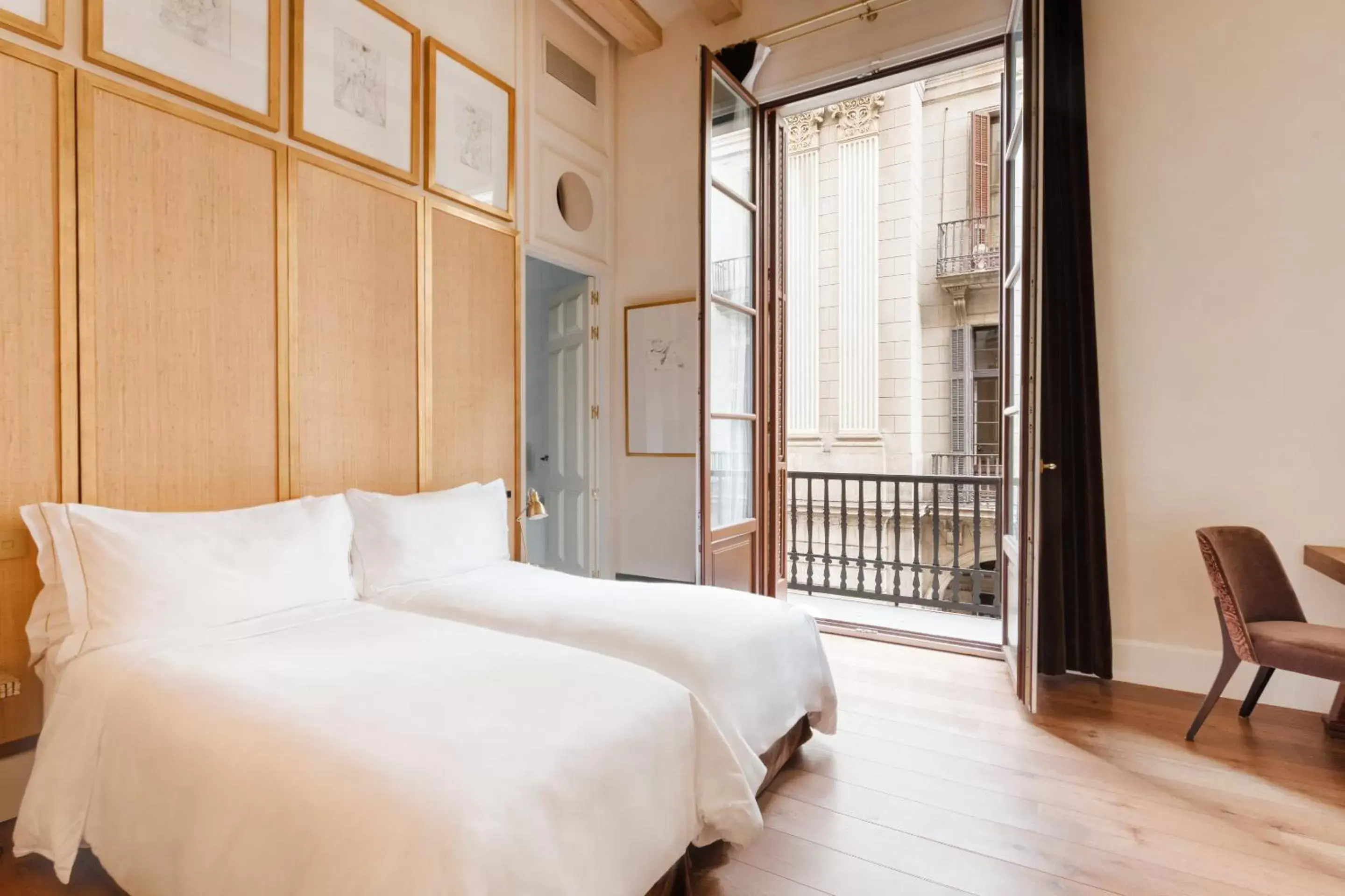 Superior Twin Room in DO Plaça Reial Hotel Gothic Quarter, Sonder by Marriott Bonvoy Superior Twin Room in DO Plaça Reial Hotel Gothic Quarter, Sonder by Marriott Bonvoy
