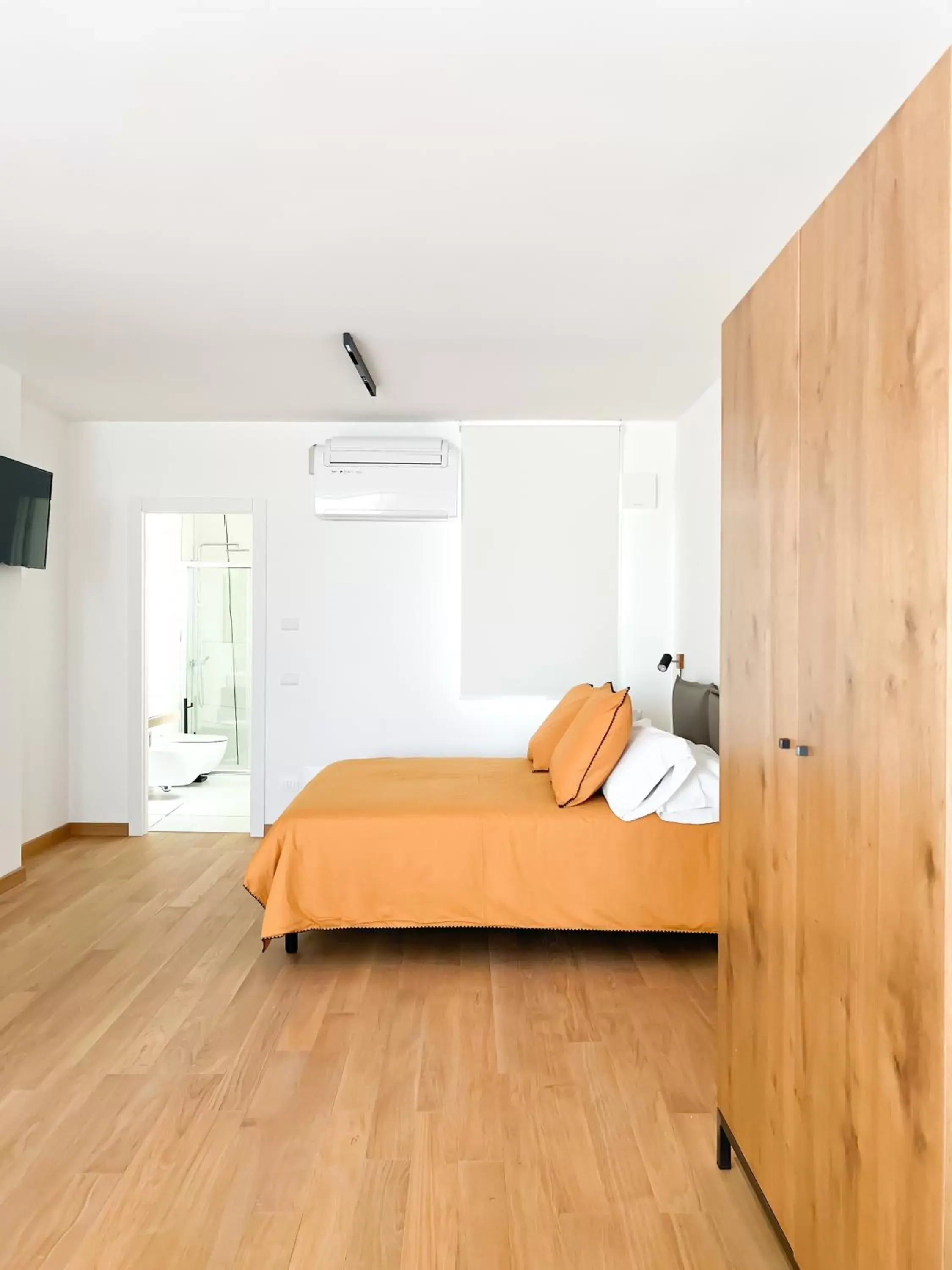 Deluxe Double Room with Balcony in Glass House - Smart Rooms & Parking Deluxe Double Room with Balcony in Glass House - Smart Rooms & Parking