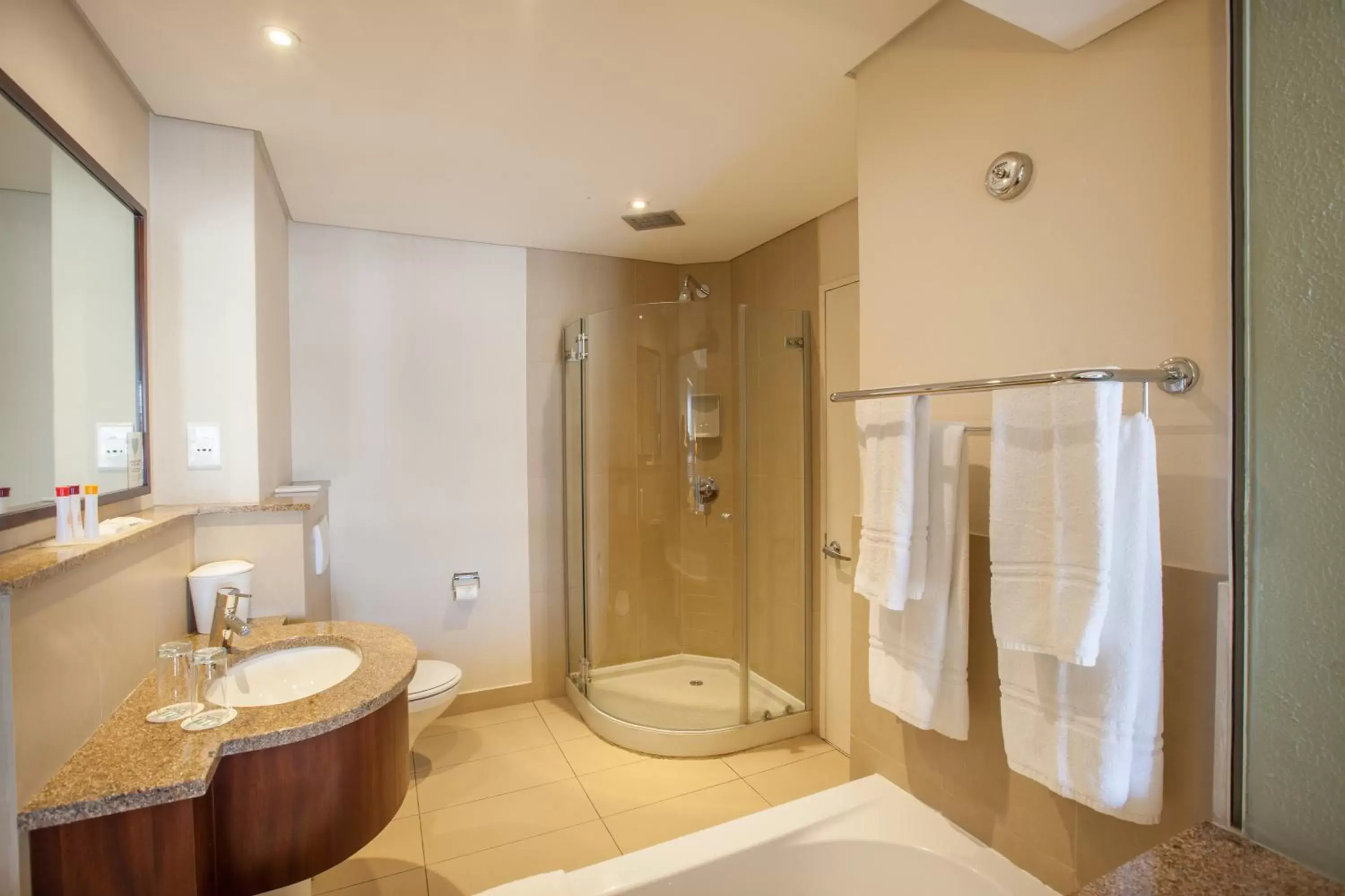 Double Room - Smoking in City Lodge Hotel Lynnwood Double Room - Smoking in City Lodge Hotel Lynnwood