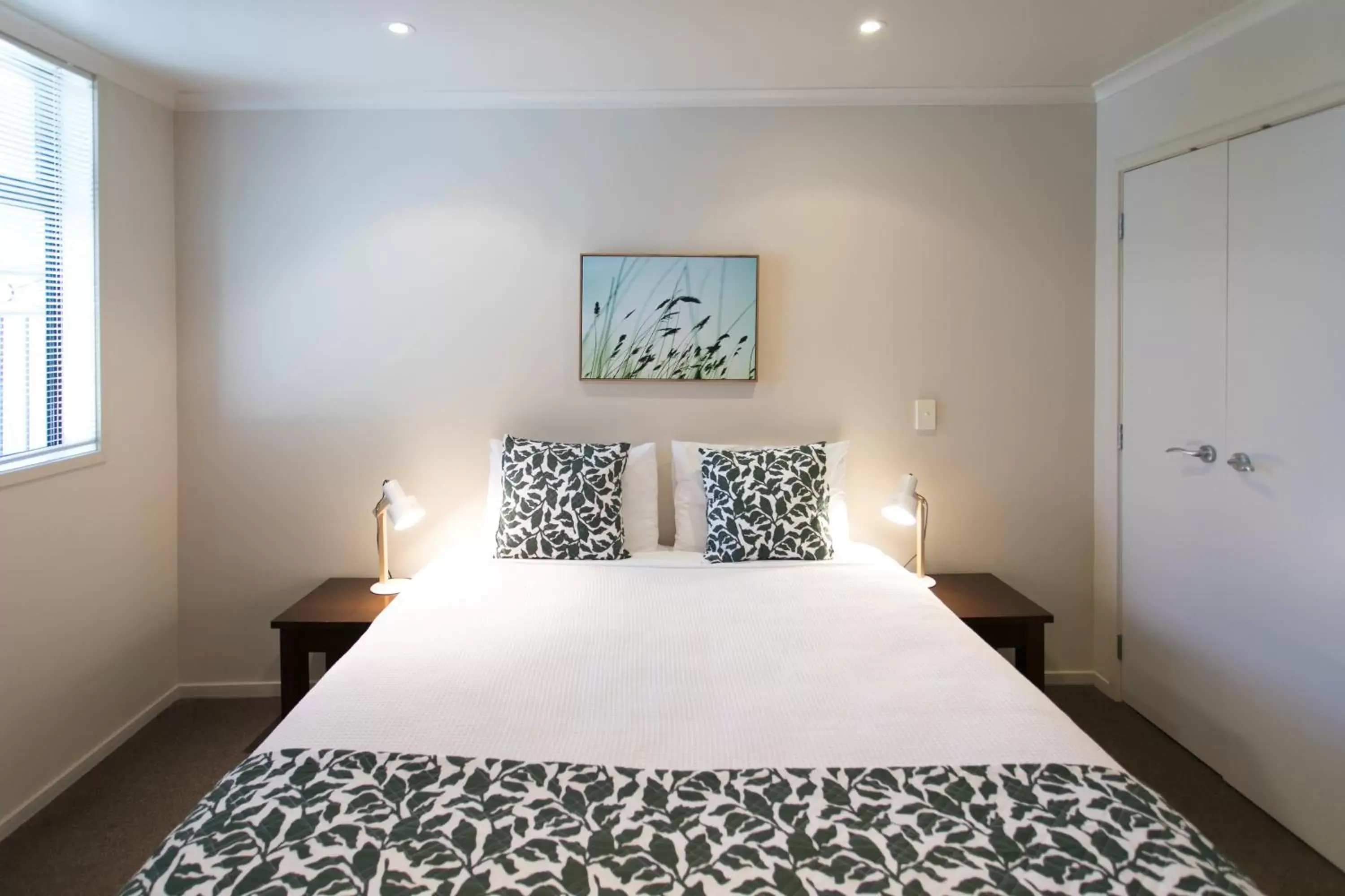 Luxury Suite with Private Spa Bath in Alpine Lake Motel Luxury Suite with Private Spa Bath in Alpine Lake Motel