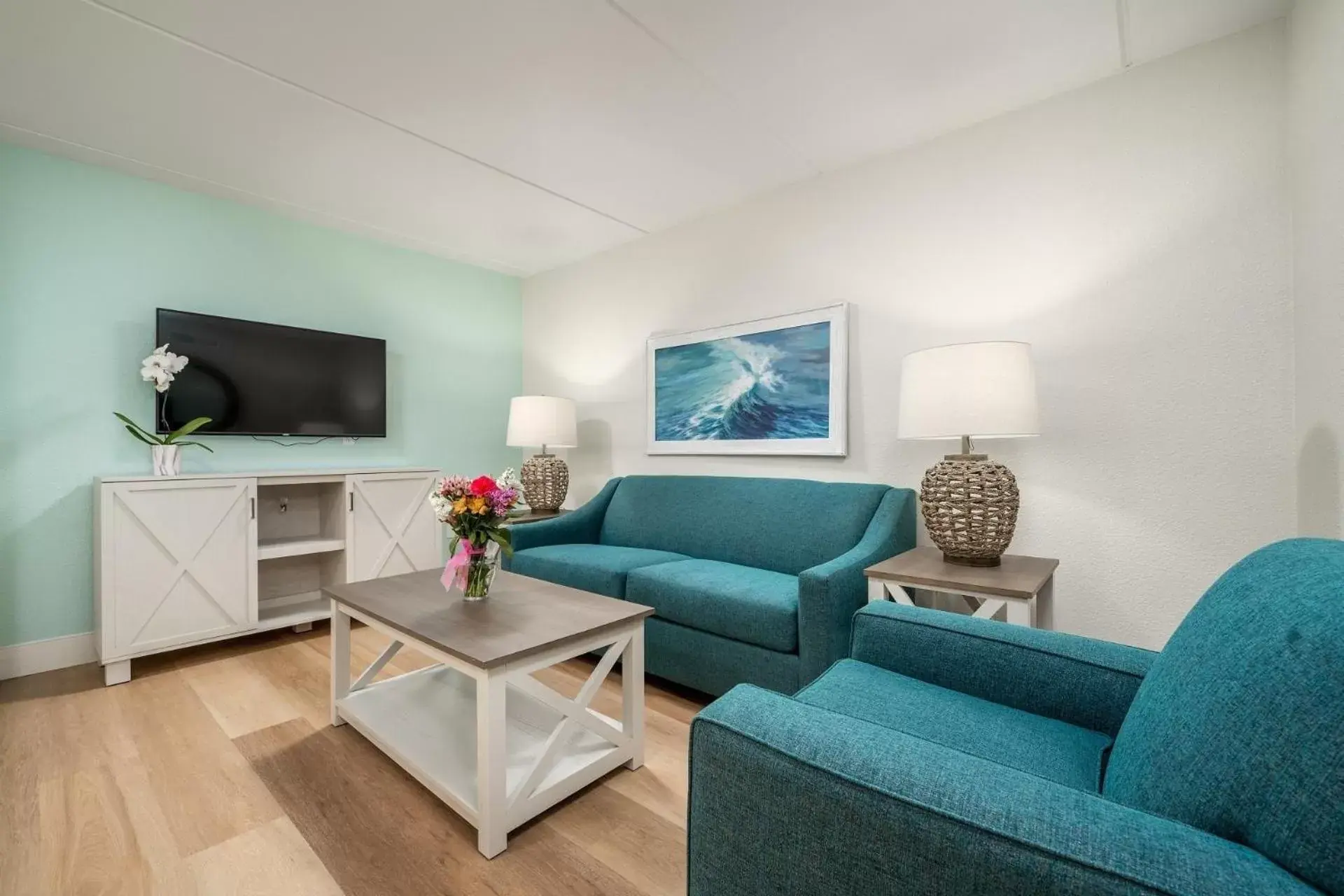 Pool Level 2 Queen Suite in Princess Royale Oceanfront Resort Pool Level 2 Queen Suite in Princess Royale Oceanfront Resort