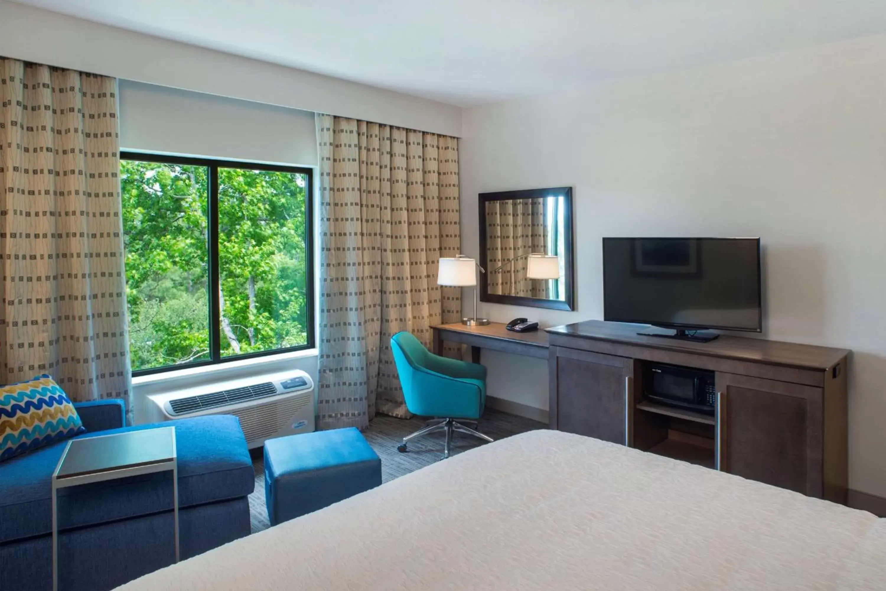 King Room - Hearing Access/Non-Smoking in Hampton Inn Gulf Shores King Room - Hearing Access/Non-Smoking in Hampton Inn Gulf Shores