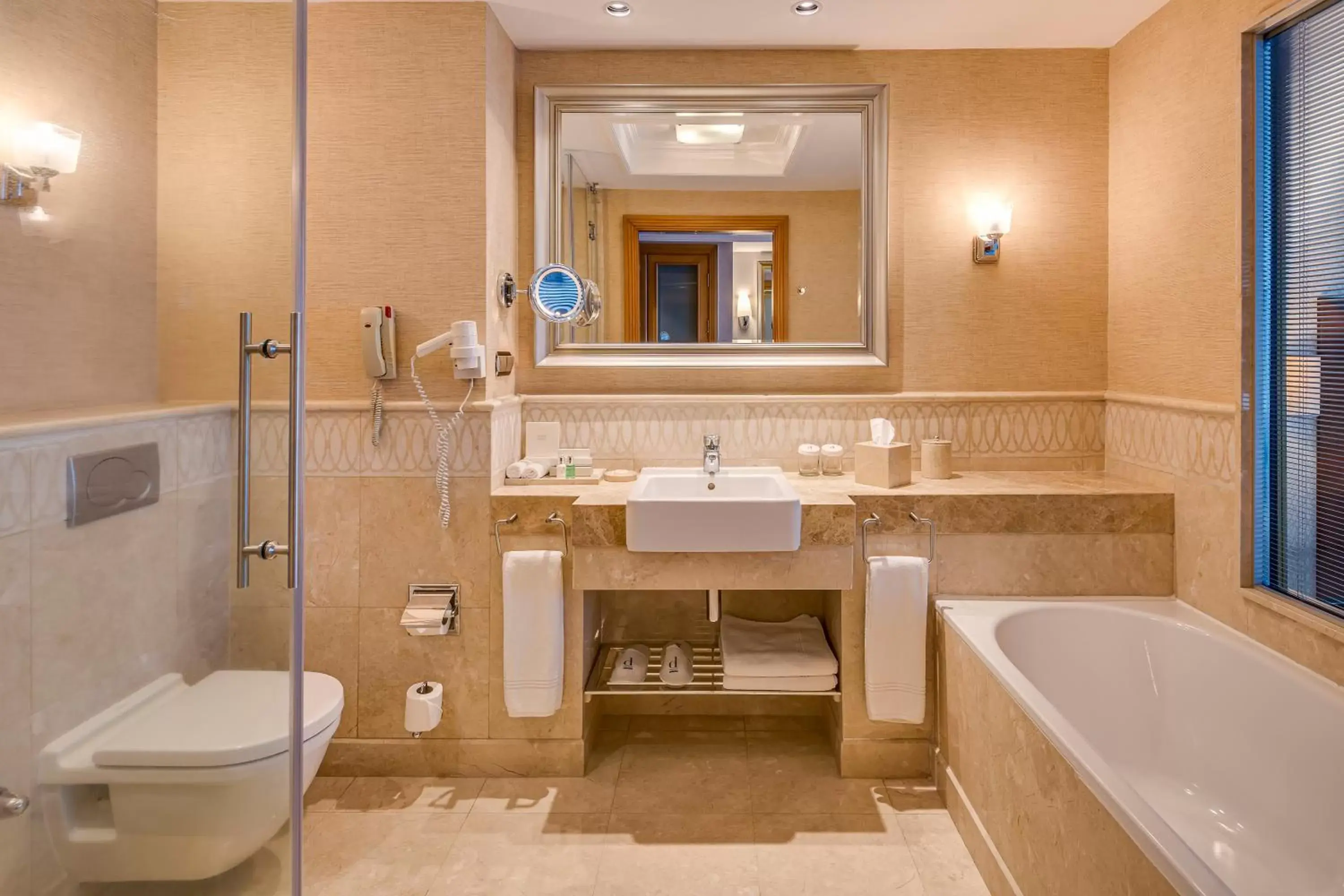 Deluxe King Room in Divan Ankara Deluxe King Room in Divan Ankara