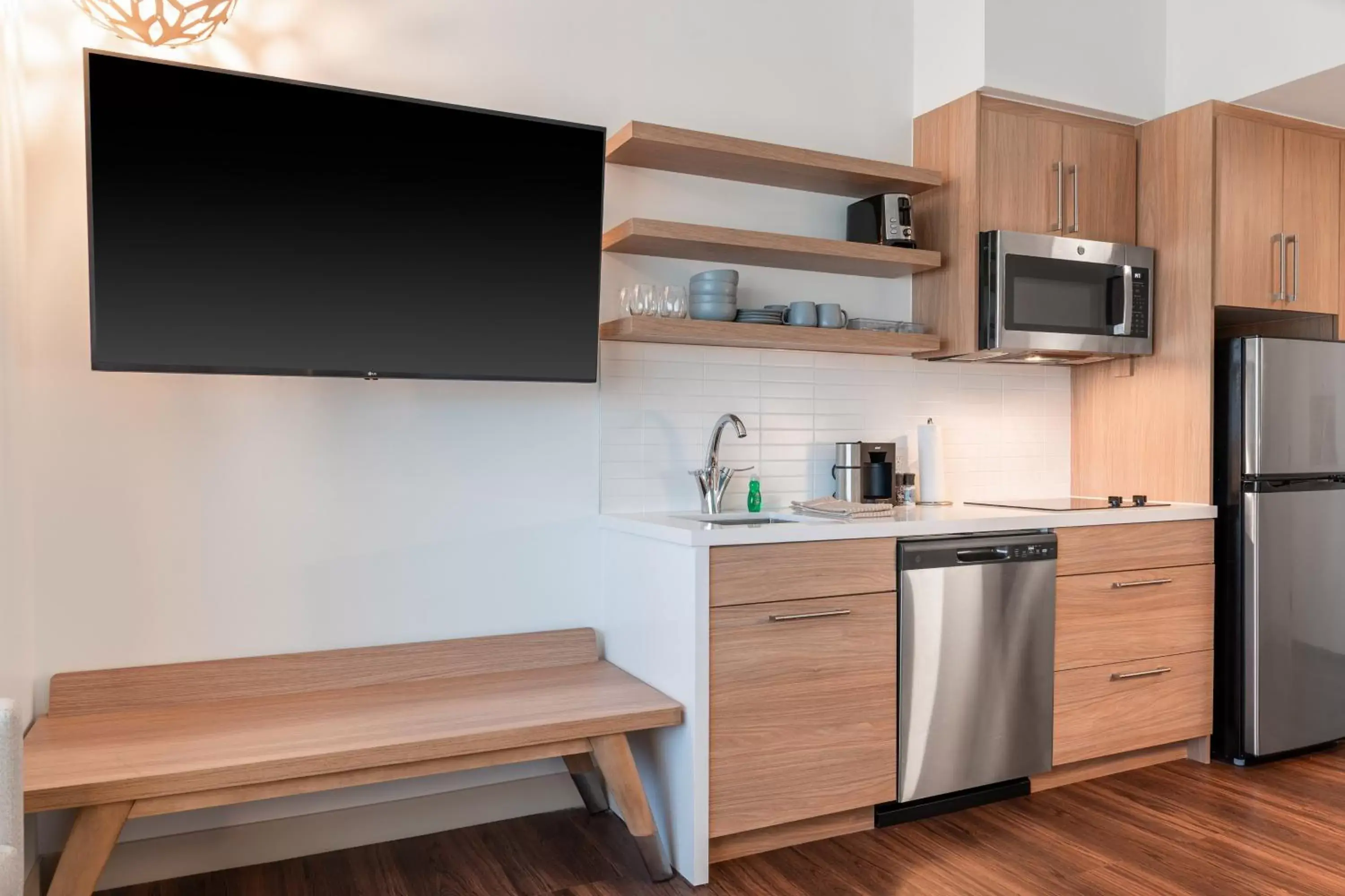 Standard King Room with Adapted Tub - Mobility and Hearing Accessible in Element Dallas Richardson Standard King Room with Adapted Tub - Mobility and Hearing Accessible in Element Dallas Richardson