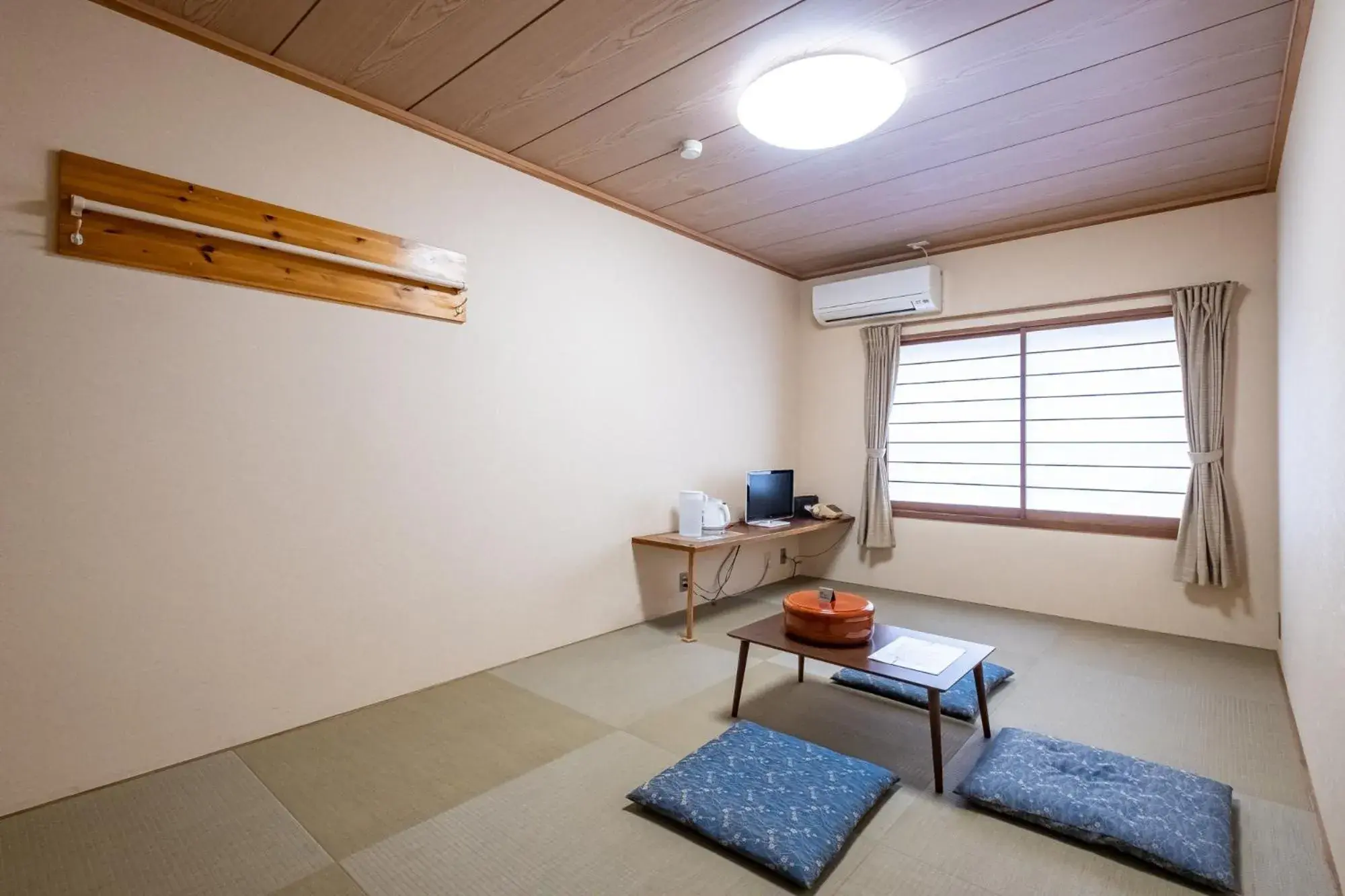 Japanese-Style Twin Room with Shared Bathroom - Non-Smoking in Kawaguchiko Station Inn Japanese-Style Twin Room with Shared Bathroom - Non-Smoking in Kawaguchiko Station Inn