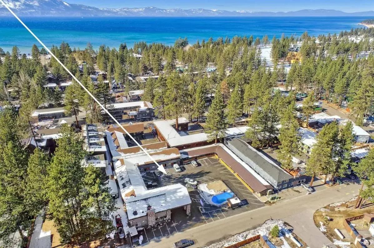 Queen Room in Blue Jay Lodge Queen Room in Blue Jay Lodge