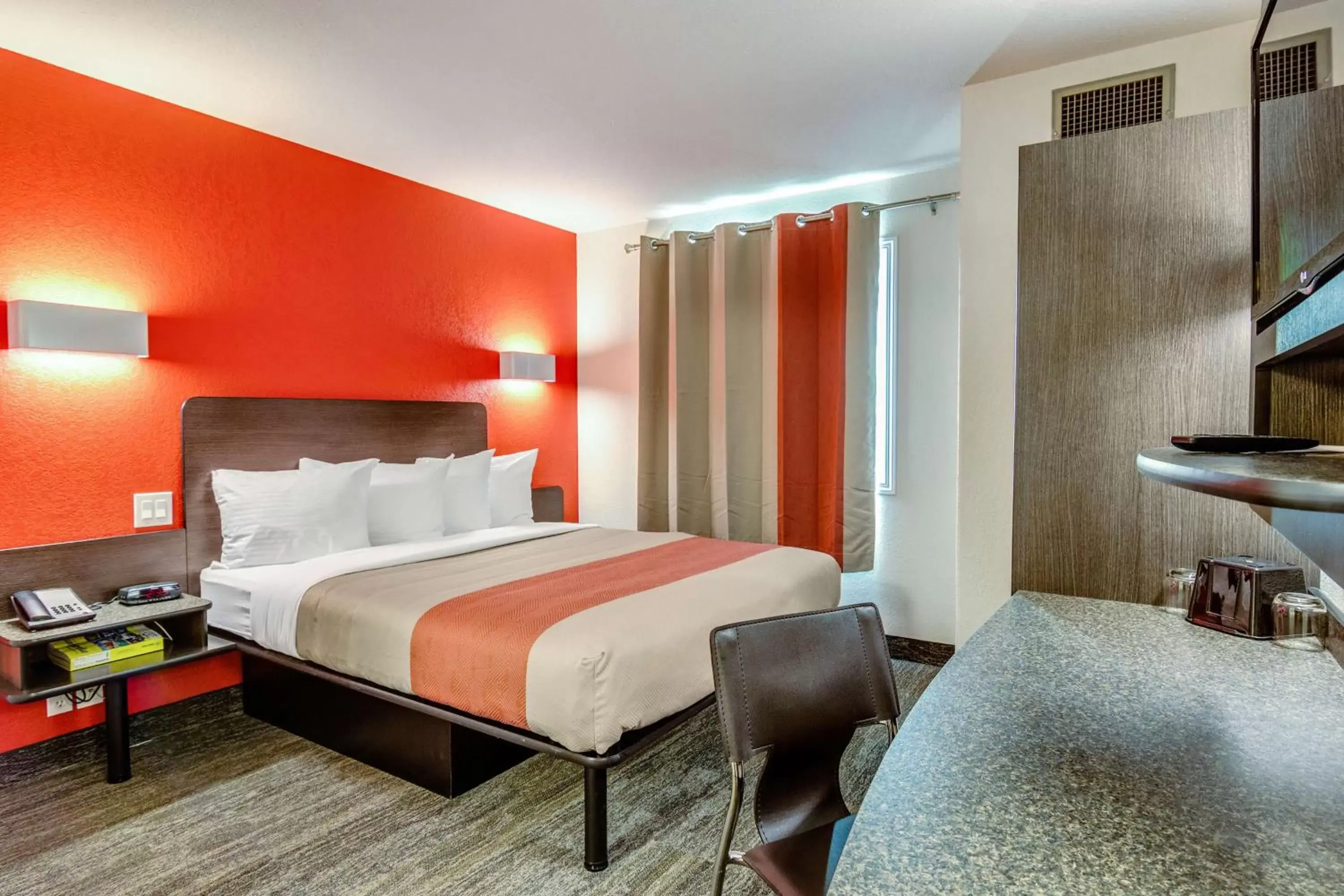 Queen Room - single occupancy - Disability Access - Non-Smoking in Motel 6-Saskatoon, SK Queen Room - single occupancy - Disability Access - Non-Smoking in Motel 6-Saskatoon, SK